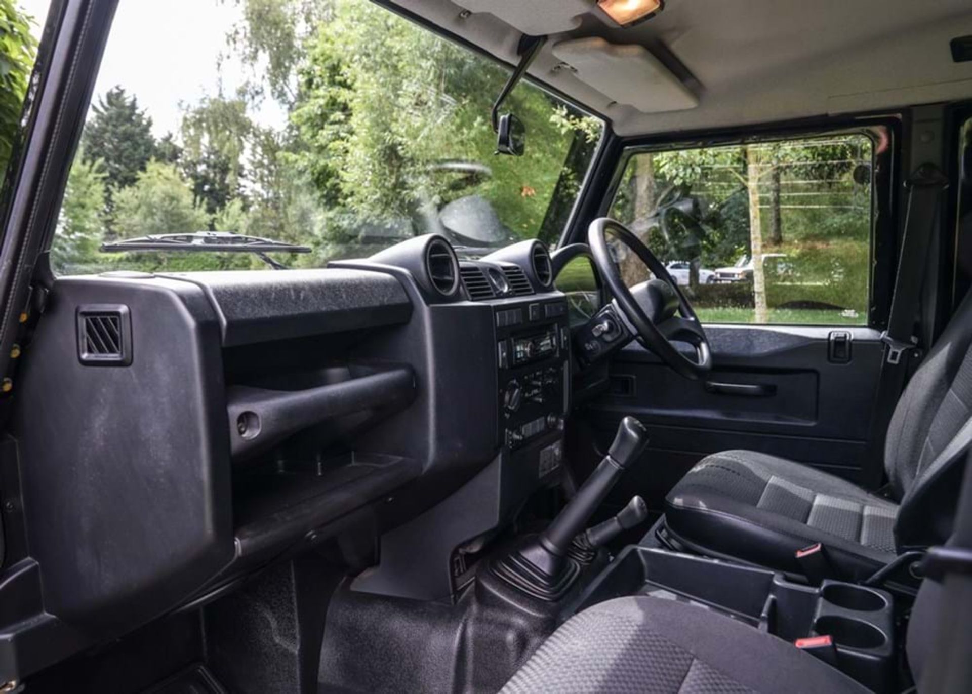 2014 Land Rover Defender 110 Double Cab Pick-Up - Image 6 of 9