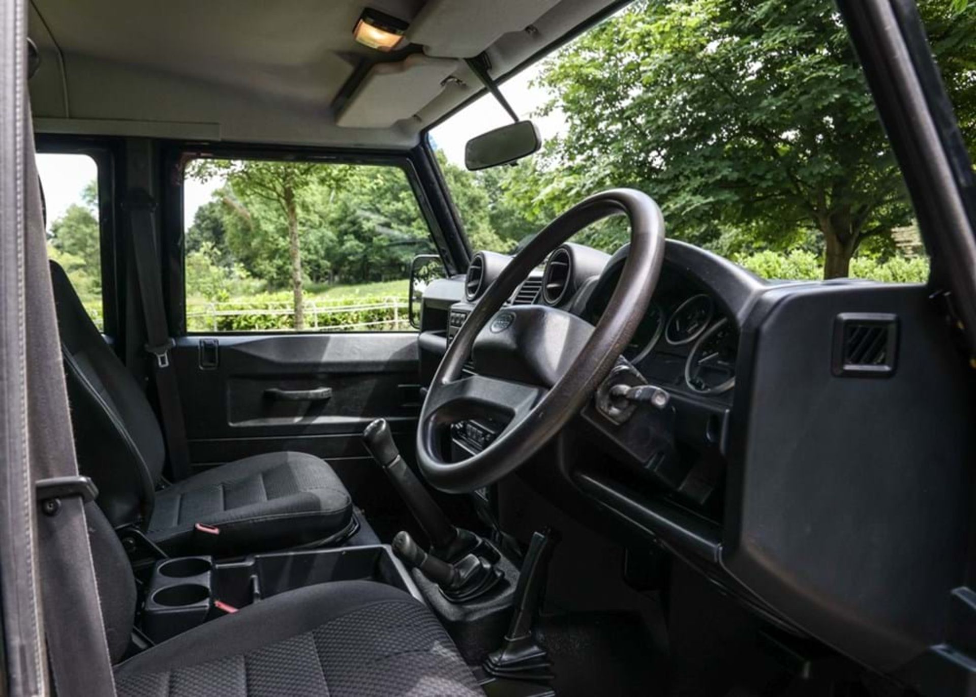2014 Land Rover Defender 110 Double Cab Pick-Up - Image 5 of 9