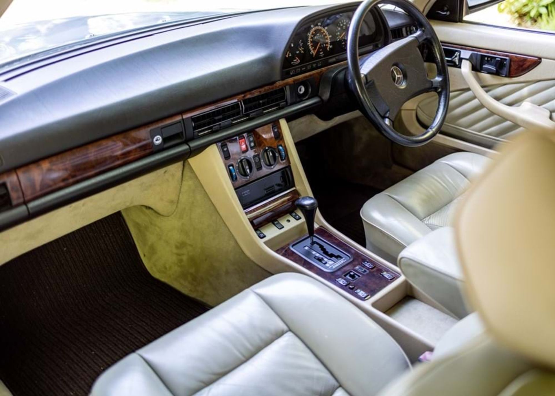 1990 Mercedes-Benz 560 SEC - Image 8 of 9