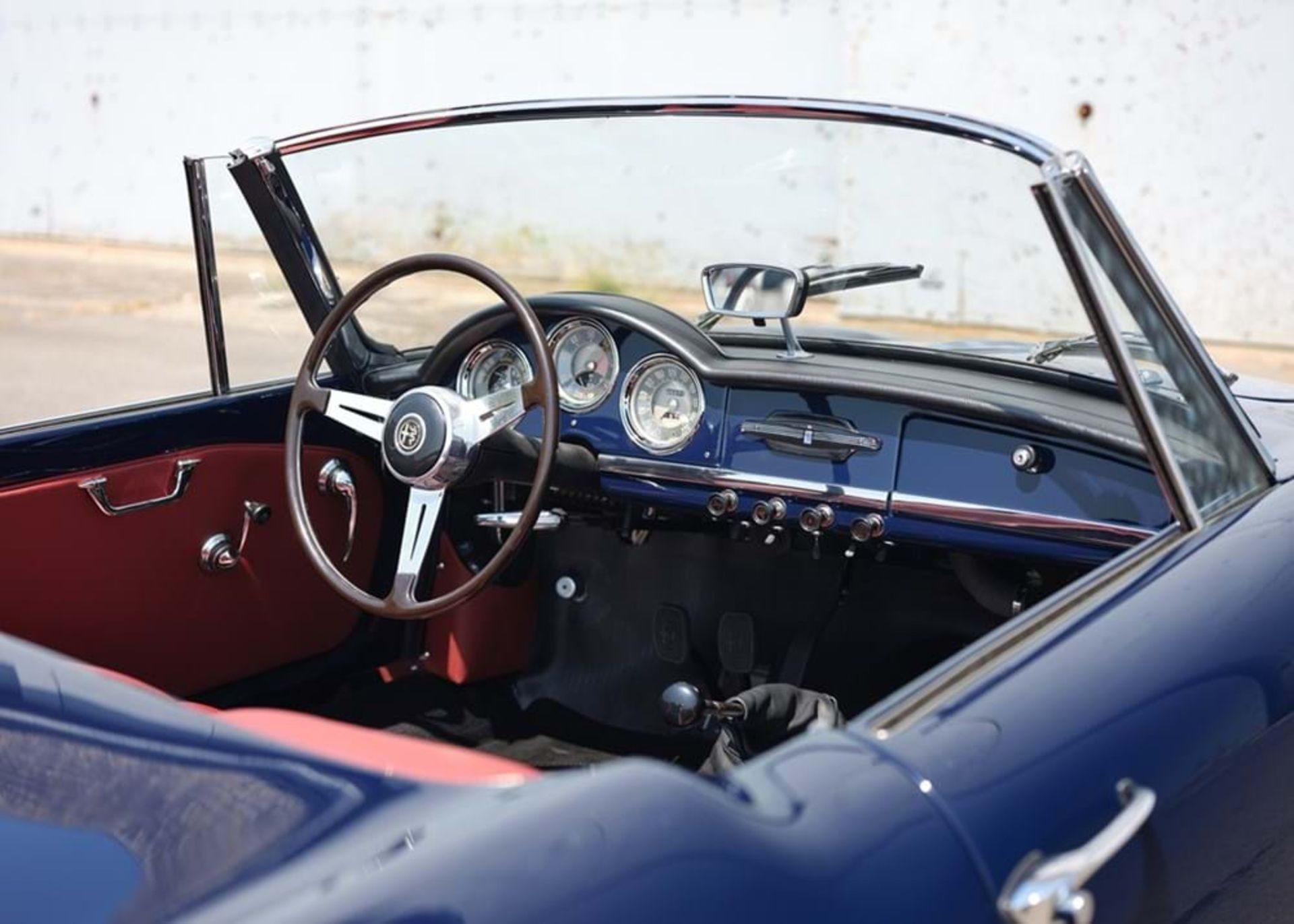 1961 Alfa Romeo Giulietta Spider Veloce - Image 4 of 20