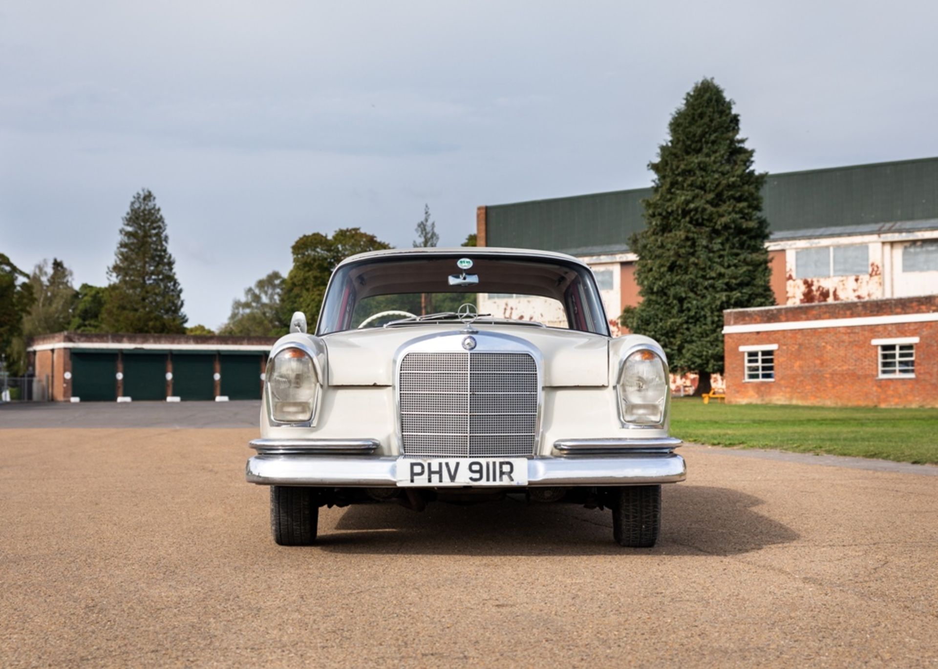 1965 Mercedes-Benz 220 S - Image 3 of 10