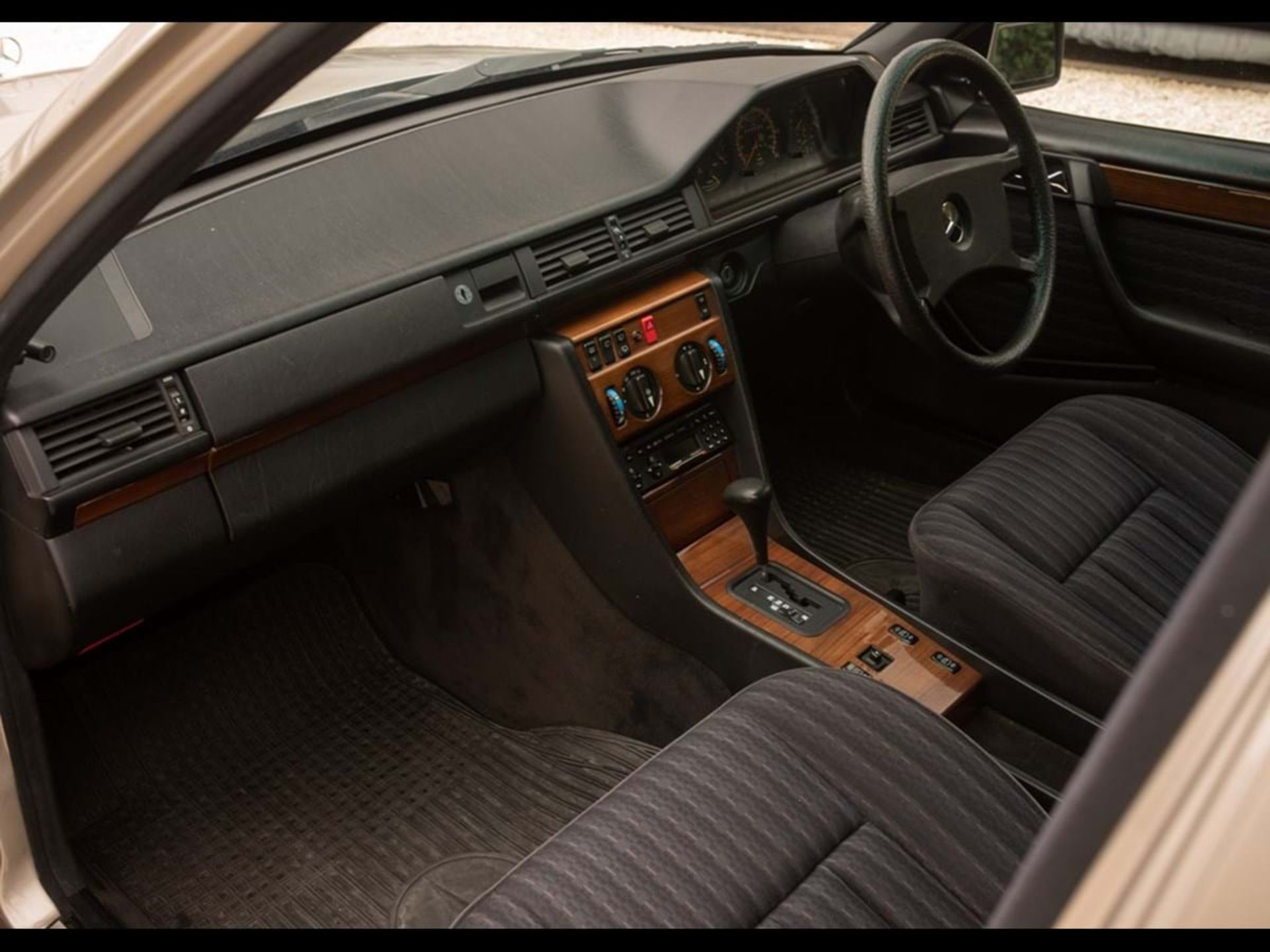 1989 Mercedes-Benz 230TE - Image 10 of 21