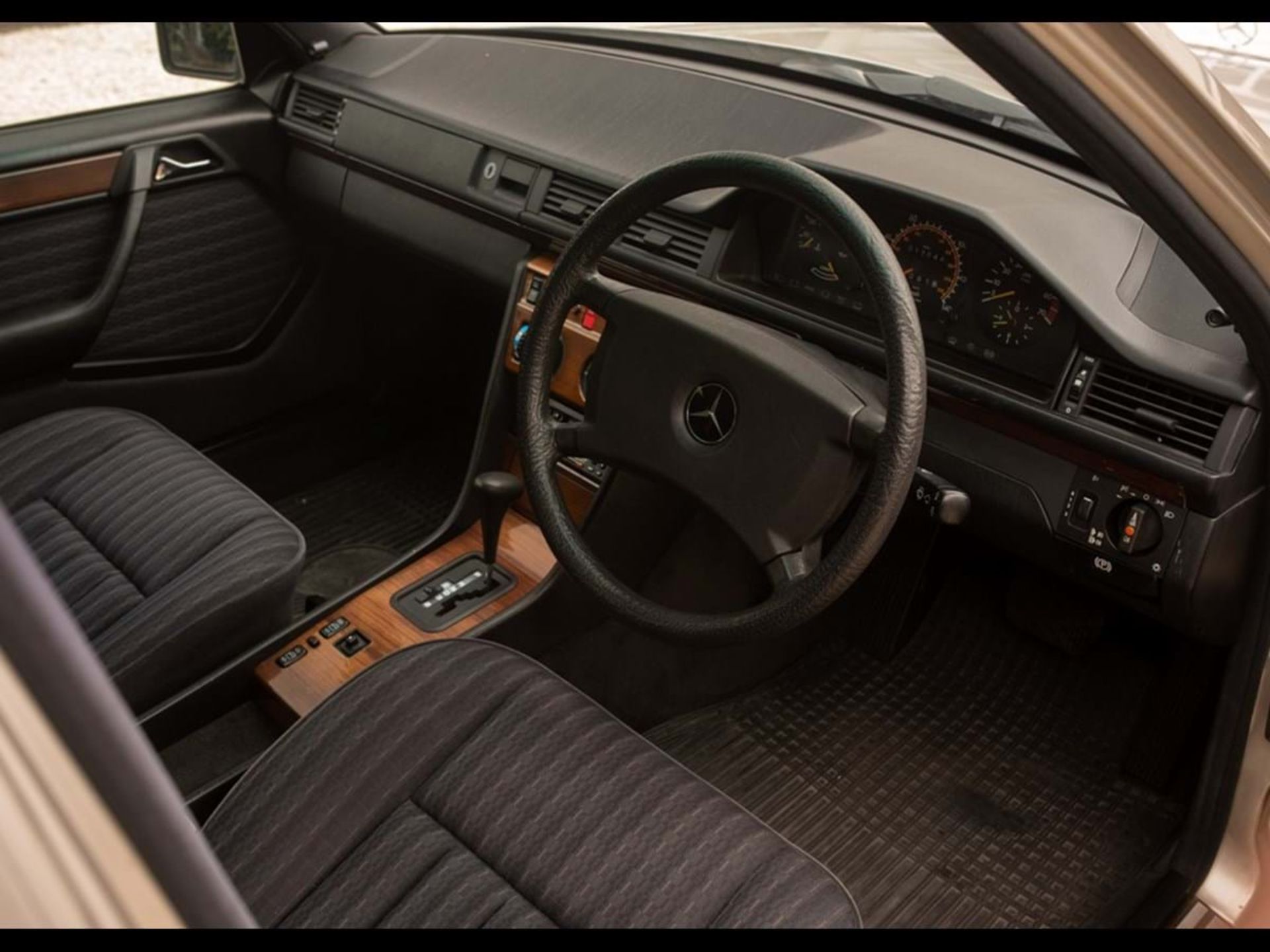 1989 Mercedes-Benz 230TE - Image 4 of 21