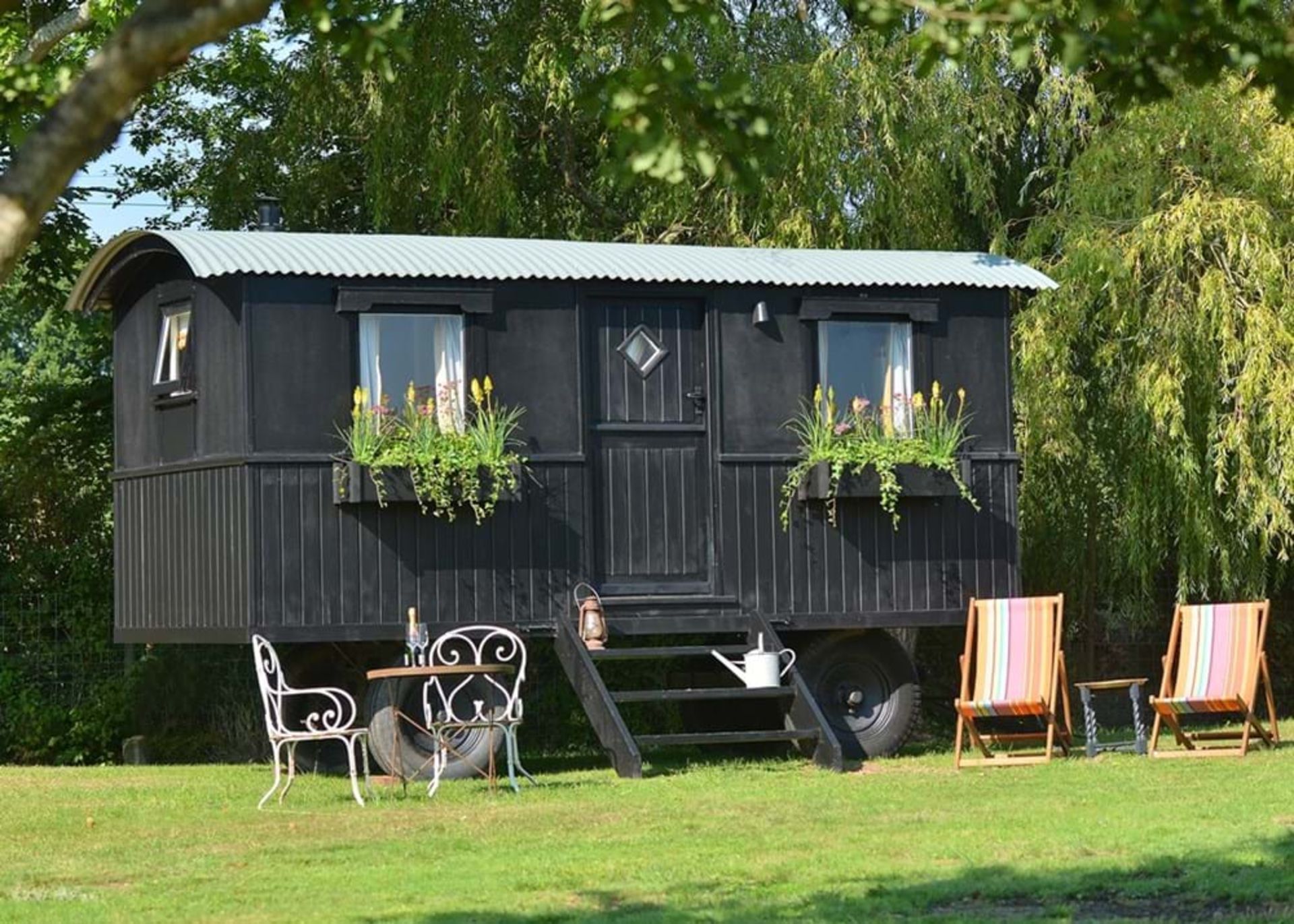 2017 Shepherds Hut by Artisan Shepherds Huts