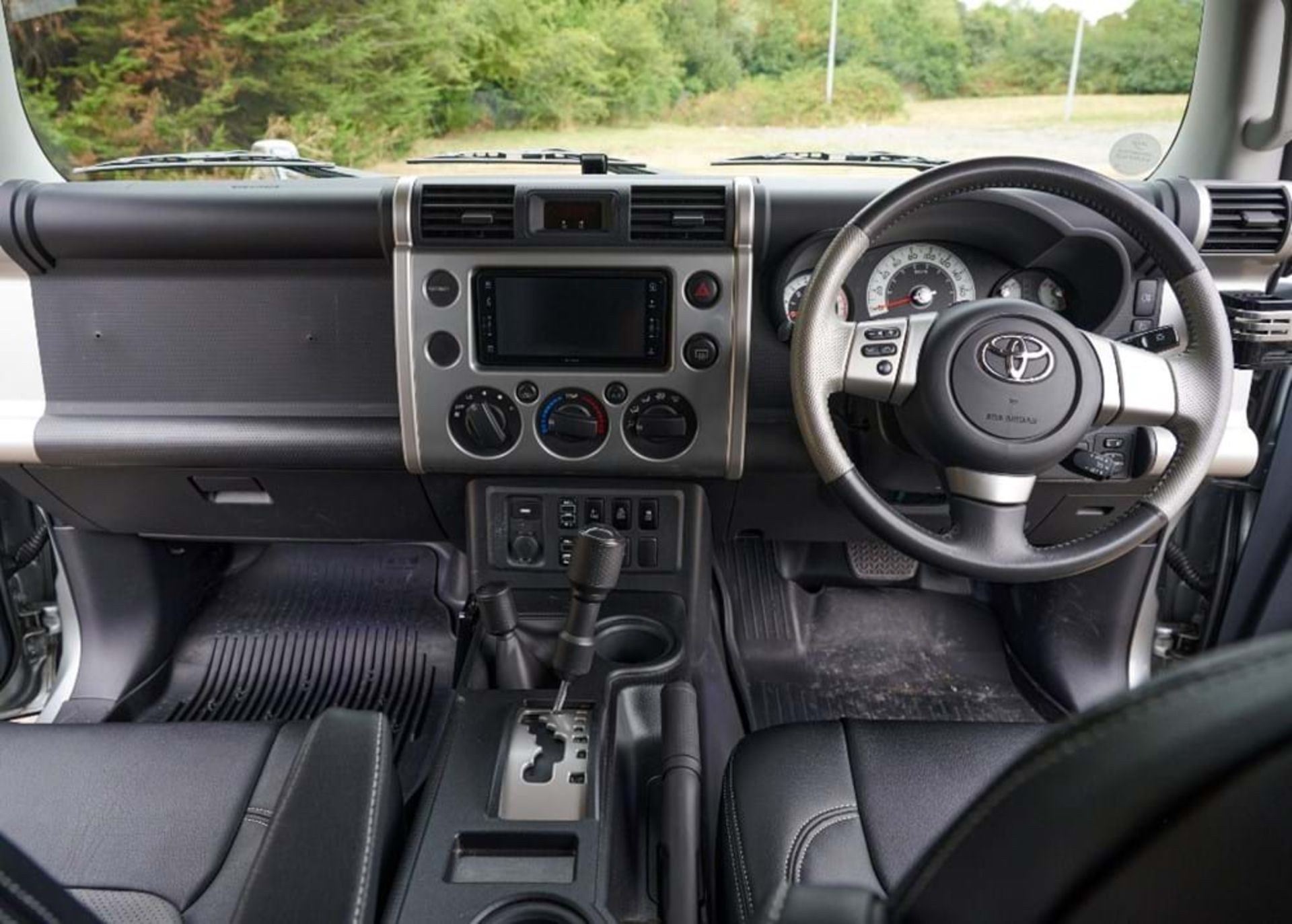2011 Toyota FJ Cruiser - Image 6 of 7