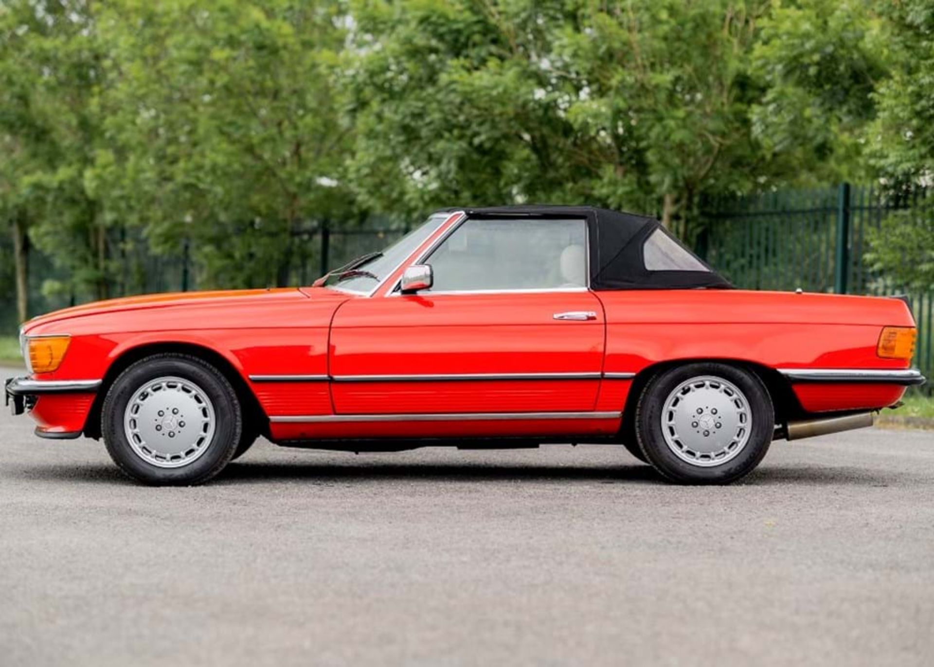 1982 Mercedes-Benz 500 SL - Image 2 of 10