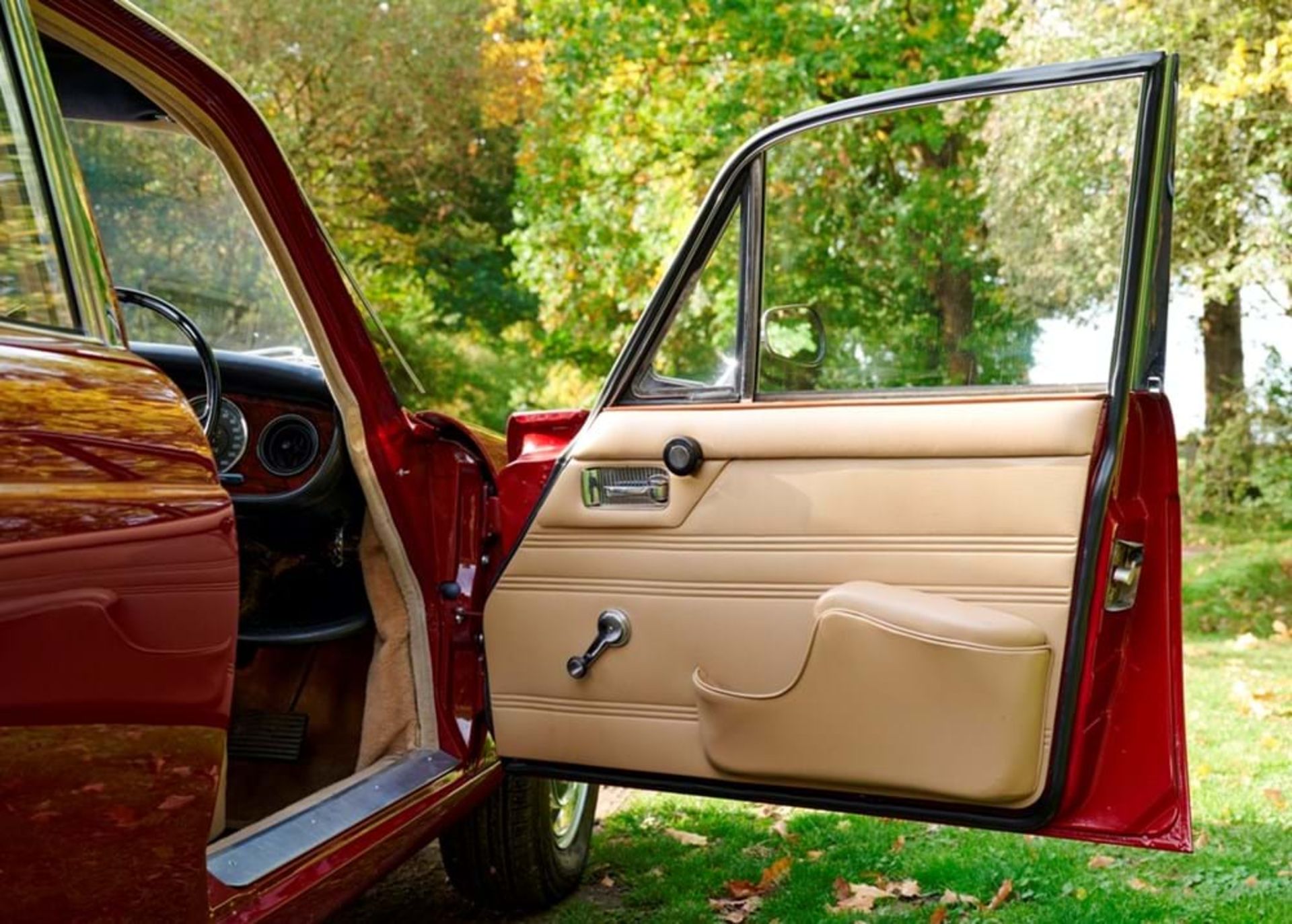 1970 Jaguar XJ6 Series I - Image 8 of 10