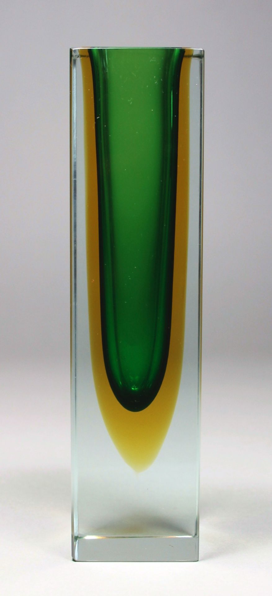 1 Vierkantvase "Murano, Sommerso", farbloses Glas honiggelb und grün unterfangen, 1970-1979, H ca.