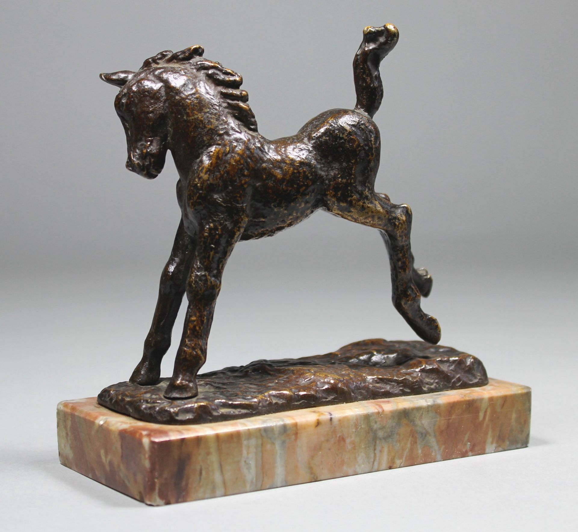 1 kleine Skulptur Bronze, auf Marmorsockel "Fohlen", um 1920, Entwurf Emil Manz (1880-1945), - Bild 3 aus 5