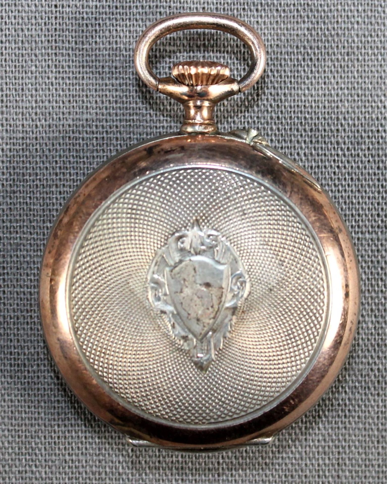 1 kleine Taschenuhr Silber (800/000), teilweise vergoldet, Punzen u.a. Halbmond und Krone, weißes - Bild 2 aus 4