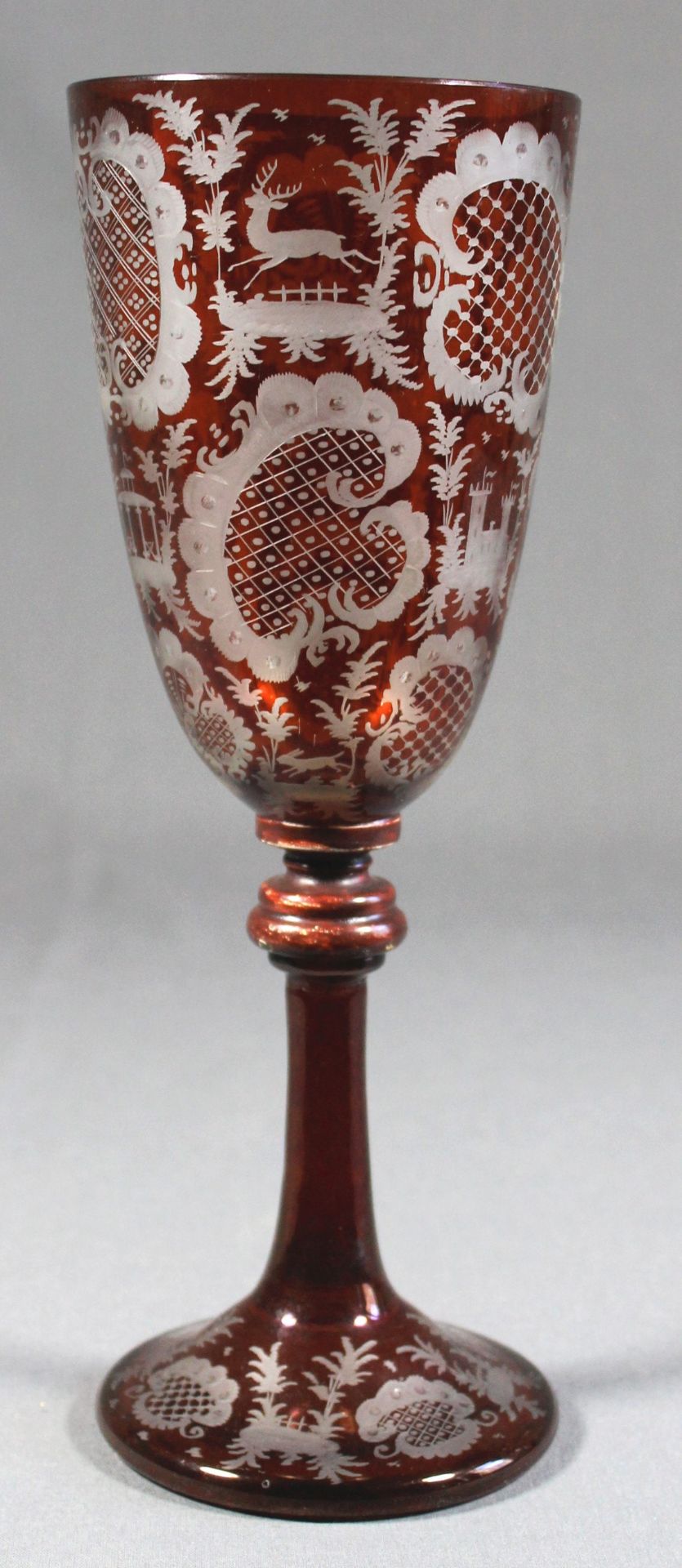 1 großes Pokalglas, mundgeblasen, ausgeschliffener Abriss, rubinrot lasiert und dekorativ - Bild 5 aus 6