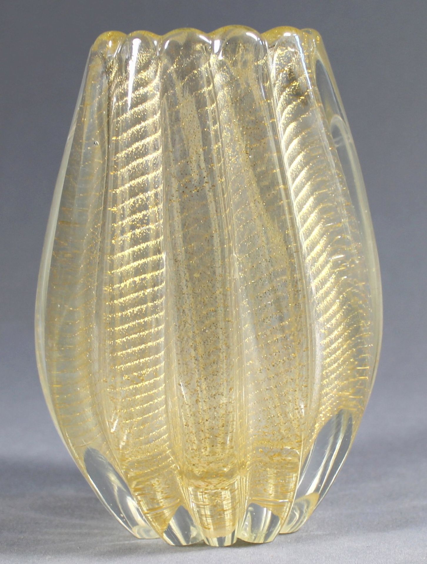 1 Rippenvase Murano, Design: Bravier & Toso, Italien 1950, "Cordonato d´Oro", ovale, vertikale