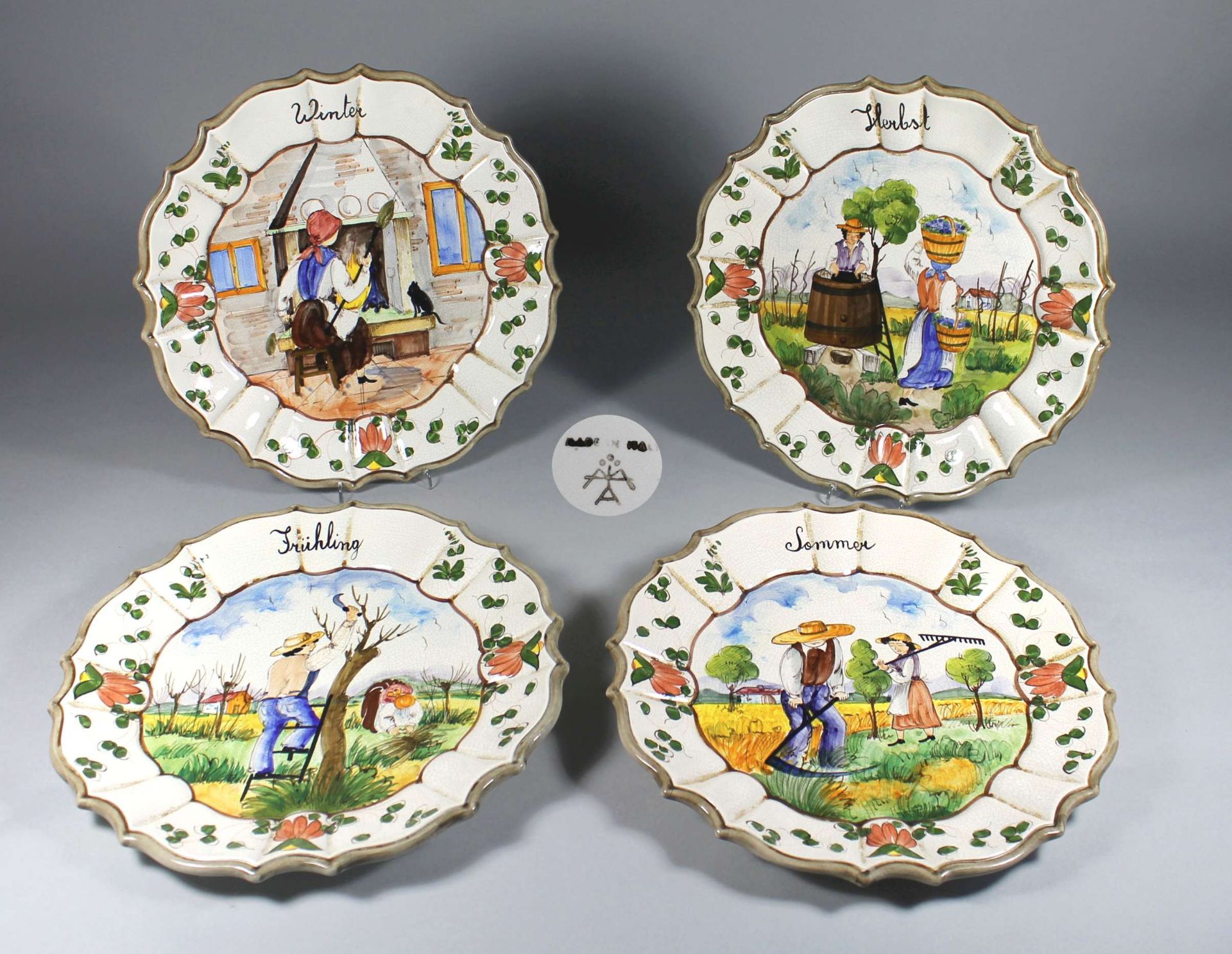 4 Wandteller Keramik "Die 4 Jahreszeiten, Italien", polychrome Bemalung, D ca. 35cm,