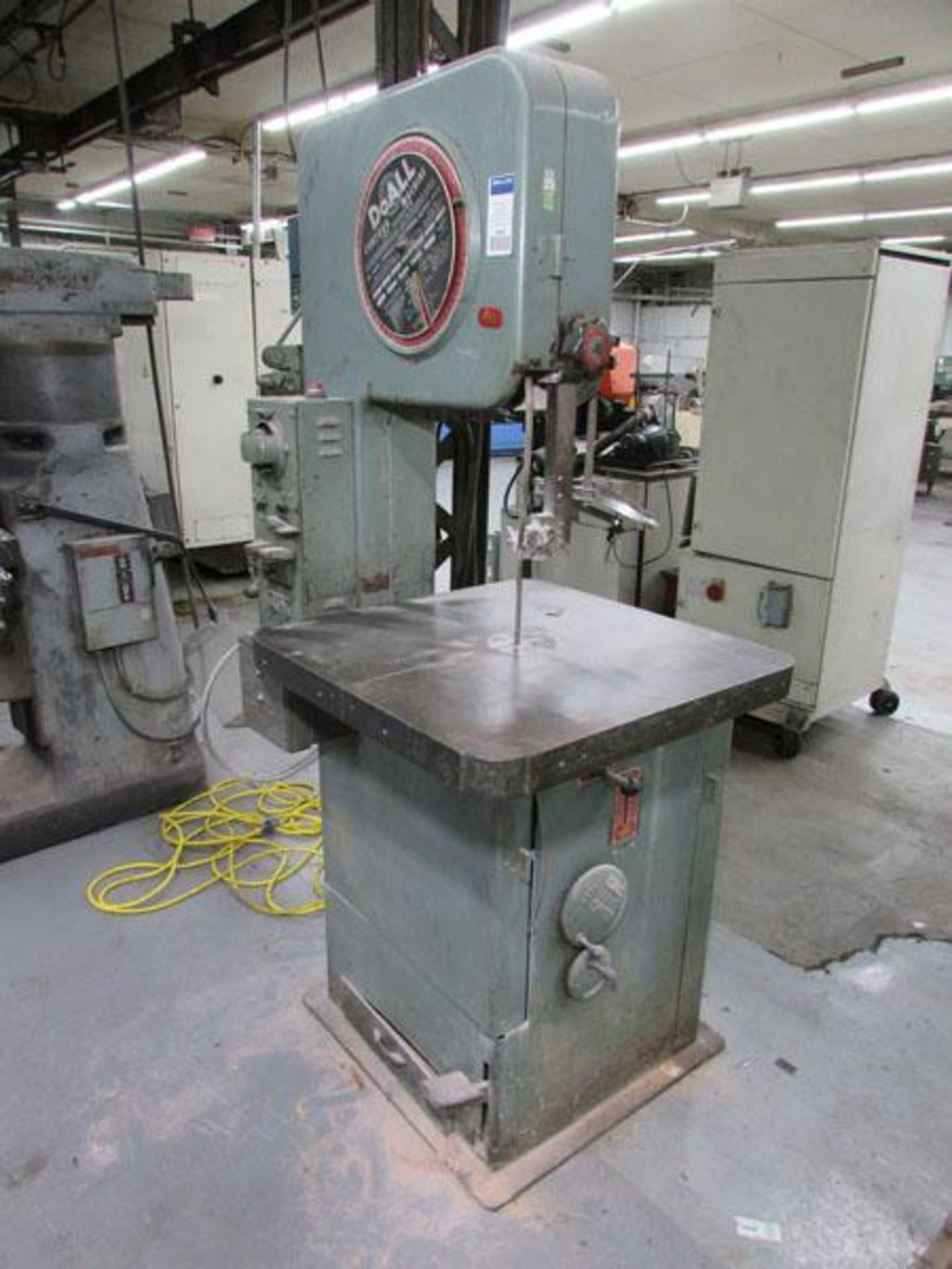 DoAll 16-M 15" Vertical Bandsaw - Image 4 of 6