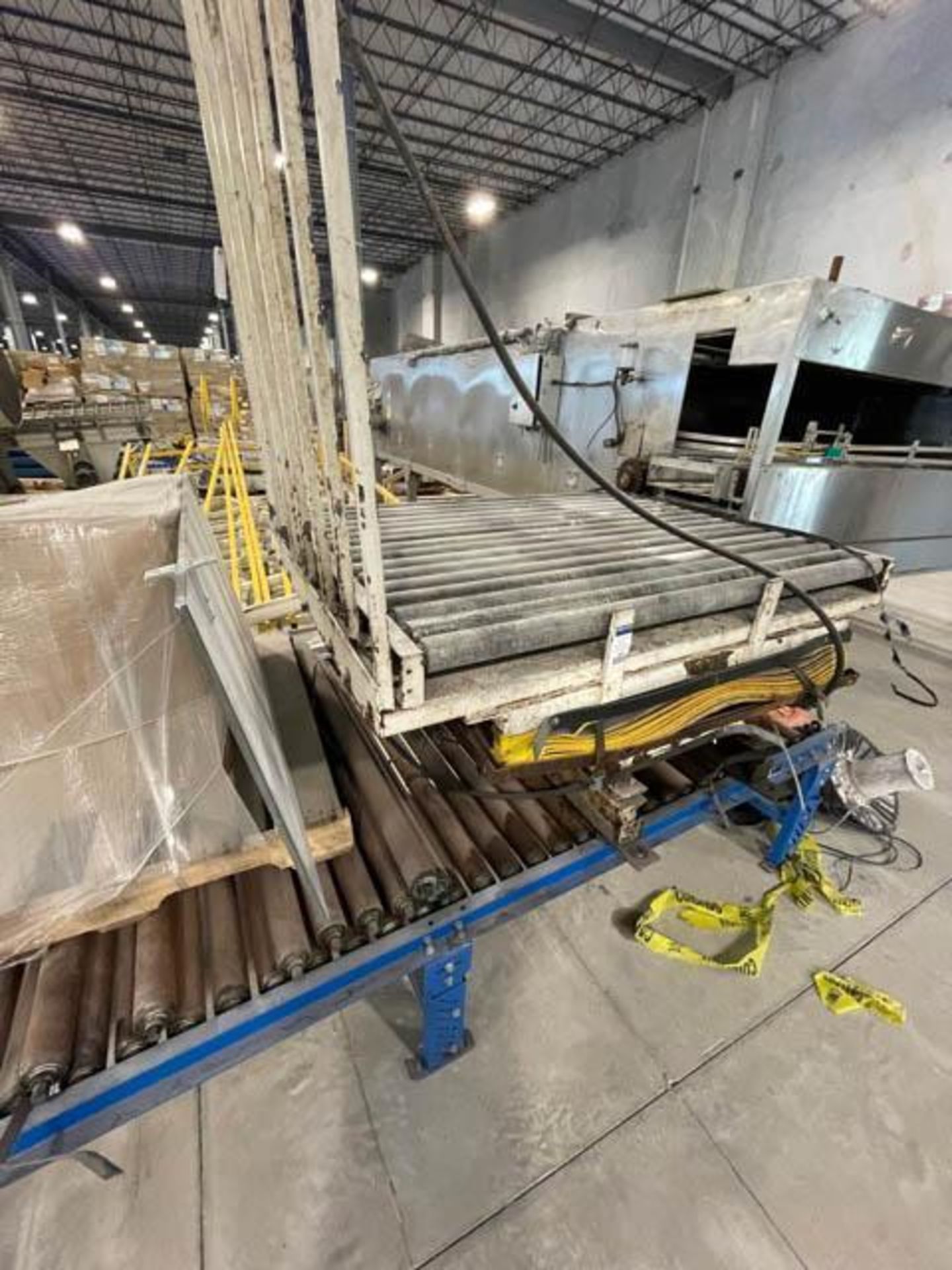 Scissor Pallet Lift w/ Roller Bed - Located At Pembroke Pines, FL Facility