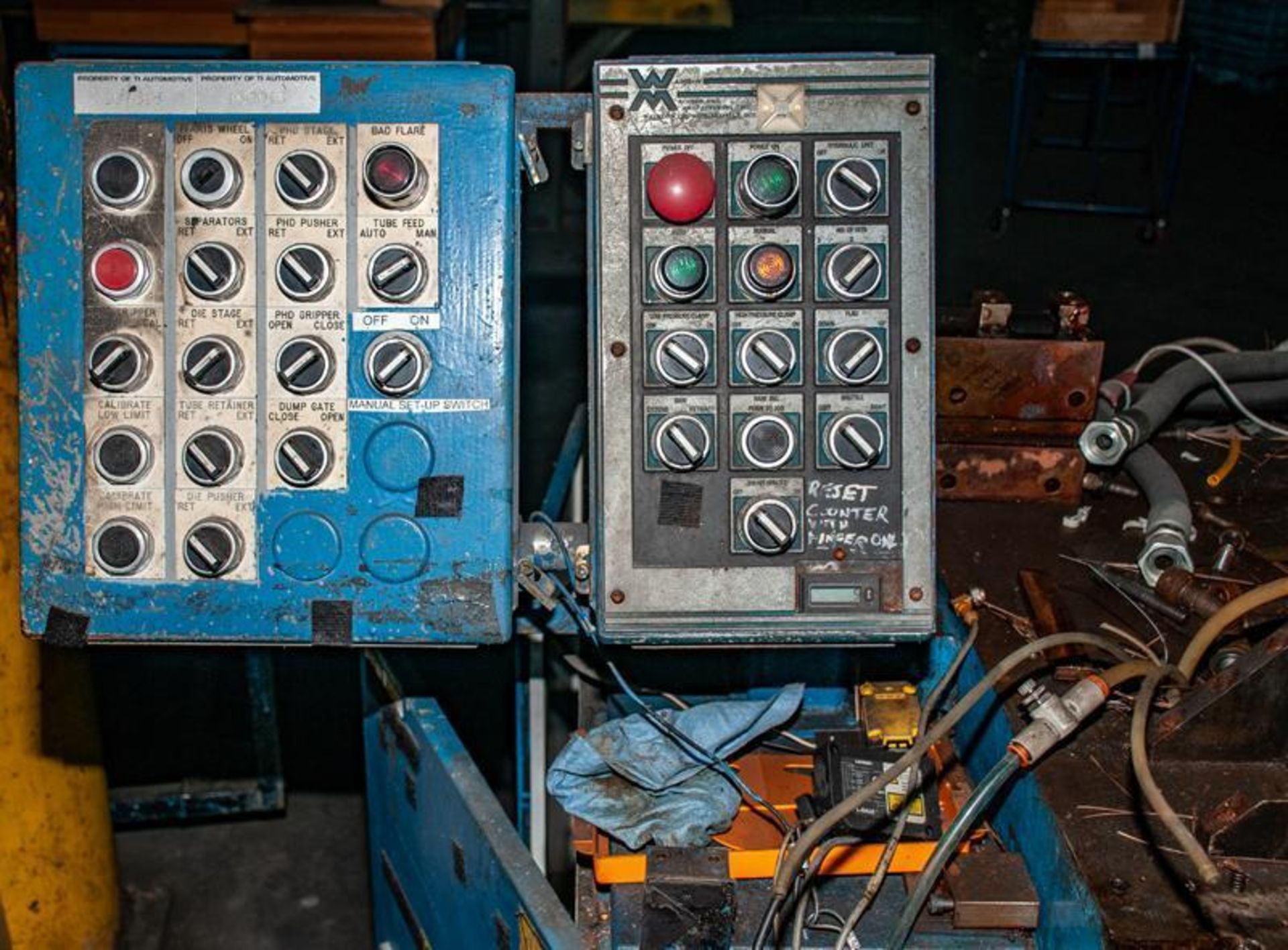 Parts of custom hydraulic work station, hydraulic tank, pump, etc. see photos - Image 7 of 12