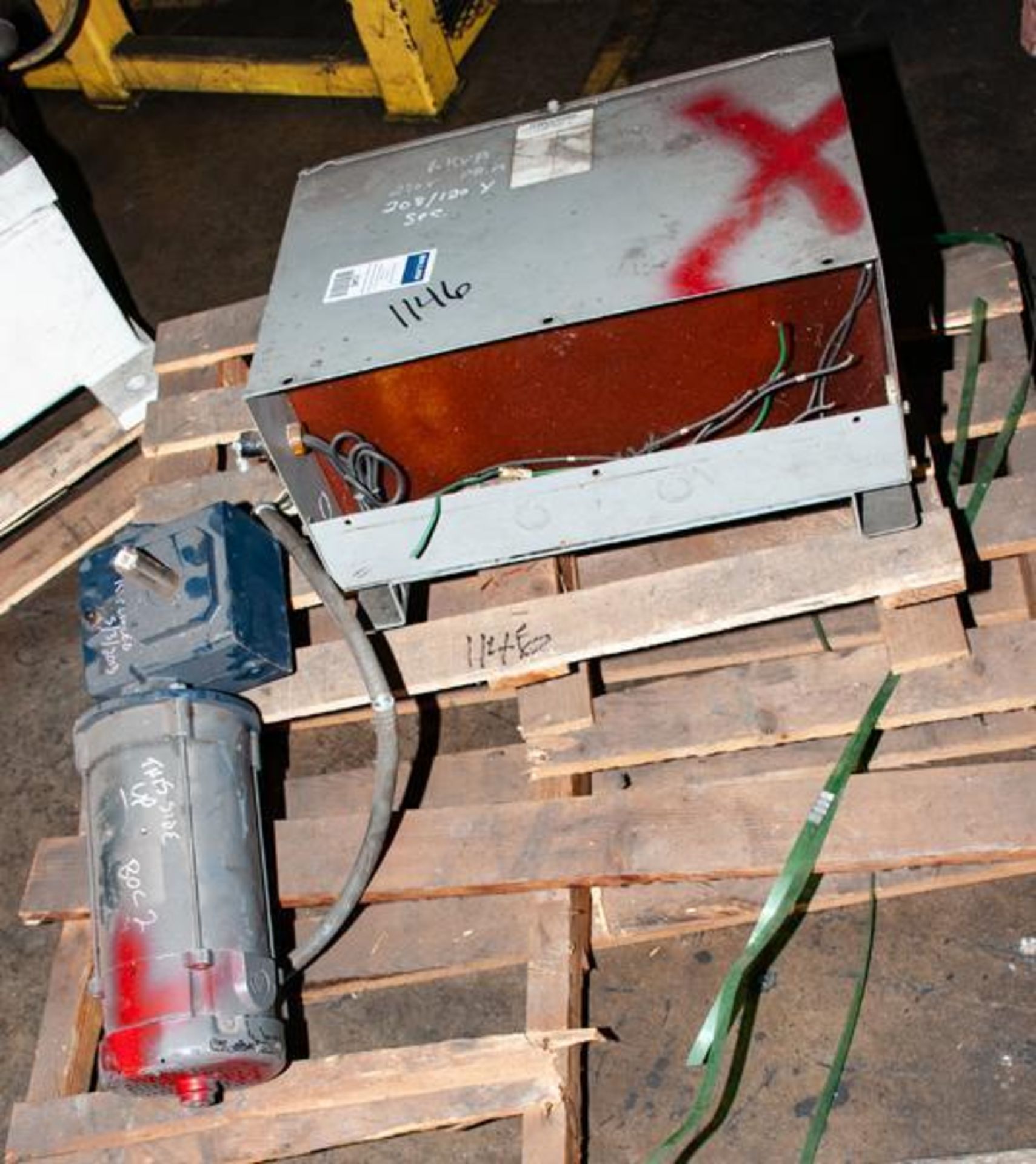 Pallet w/motor & gear reducer and small transformer Powertran 6kva Prin. 240v secondary 208/120Y - Image 2 of 4