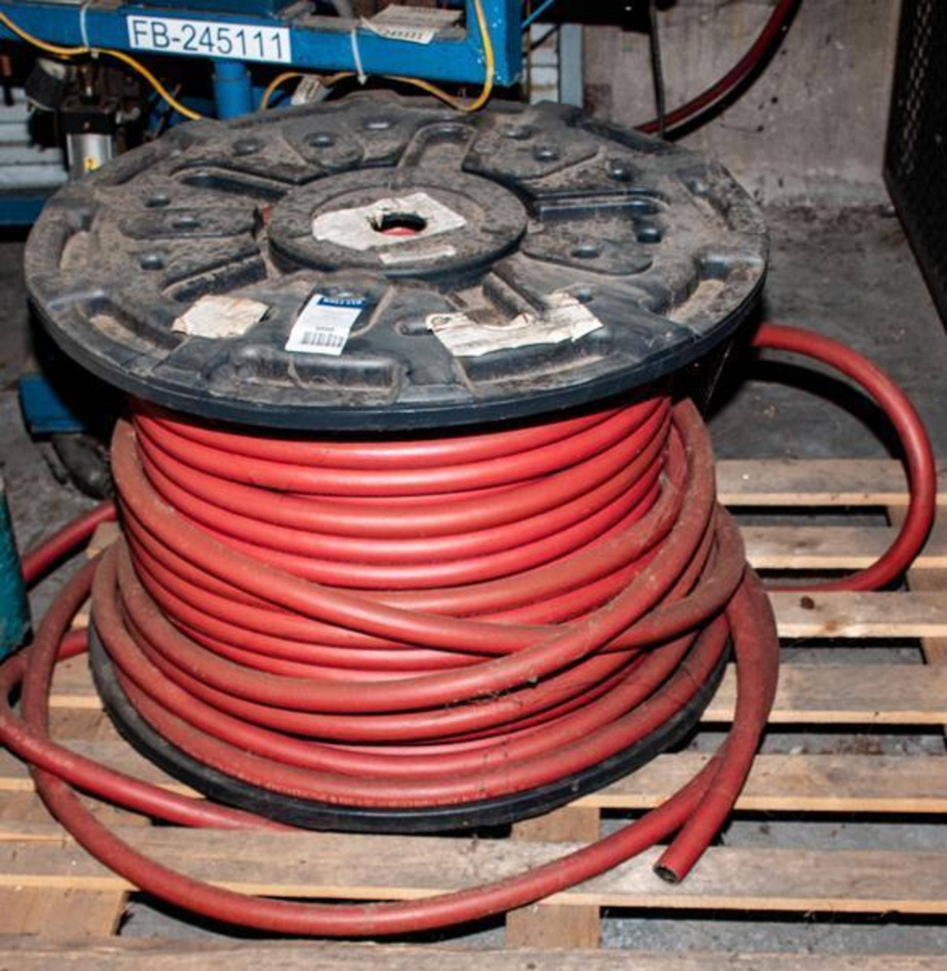 Pallet w/ partial spool Gates Premo Flex hose, 3/4" 315psi - Image 2 of 6