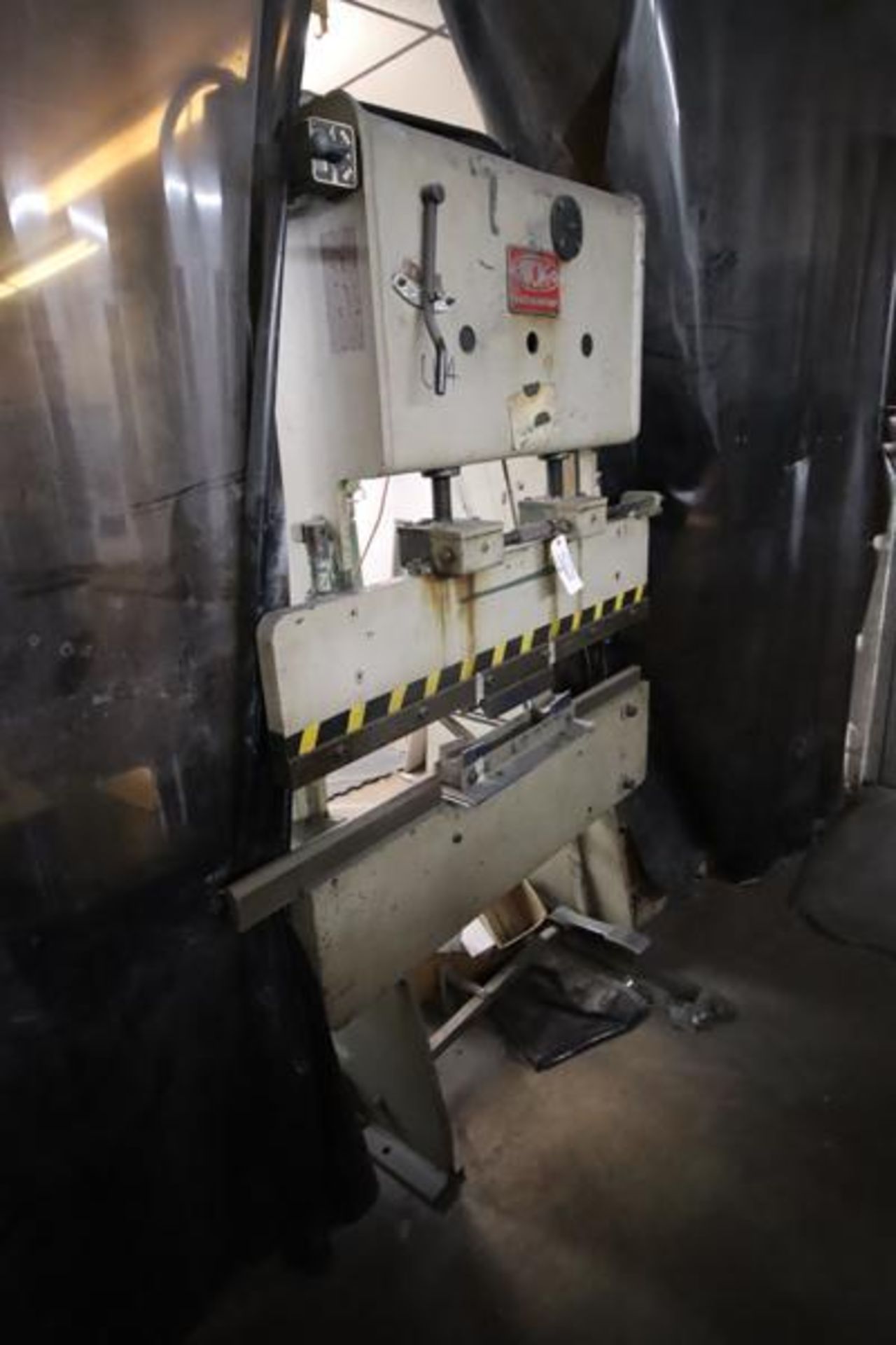 Chicago Press Brake 4', Model 135, 15 Tons, 31" Between Housings, 6" Throat, S/N#L15817 - Image 2 of 5