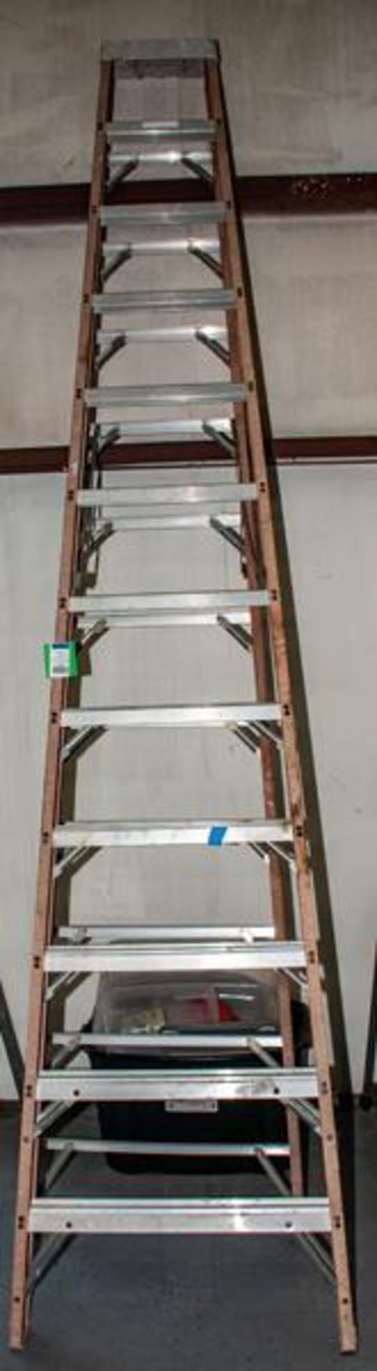 12' fiberglass step ladder