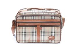 A VINTAGE BURBERRY TRAVEL BAG