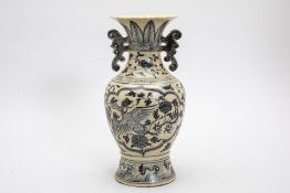 A BLUE AND WHITE TWIN HANDLED VASE