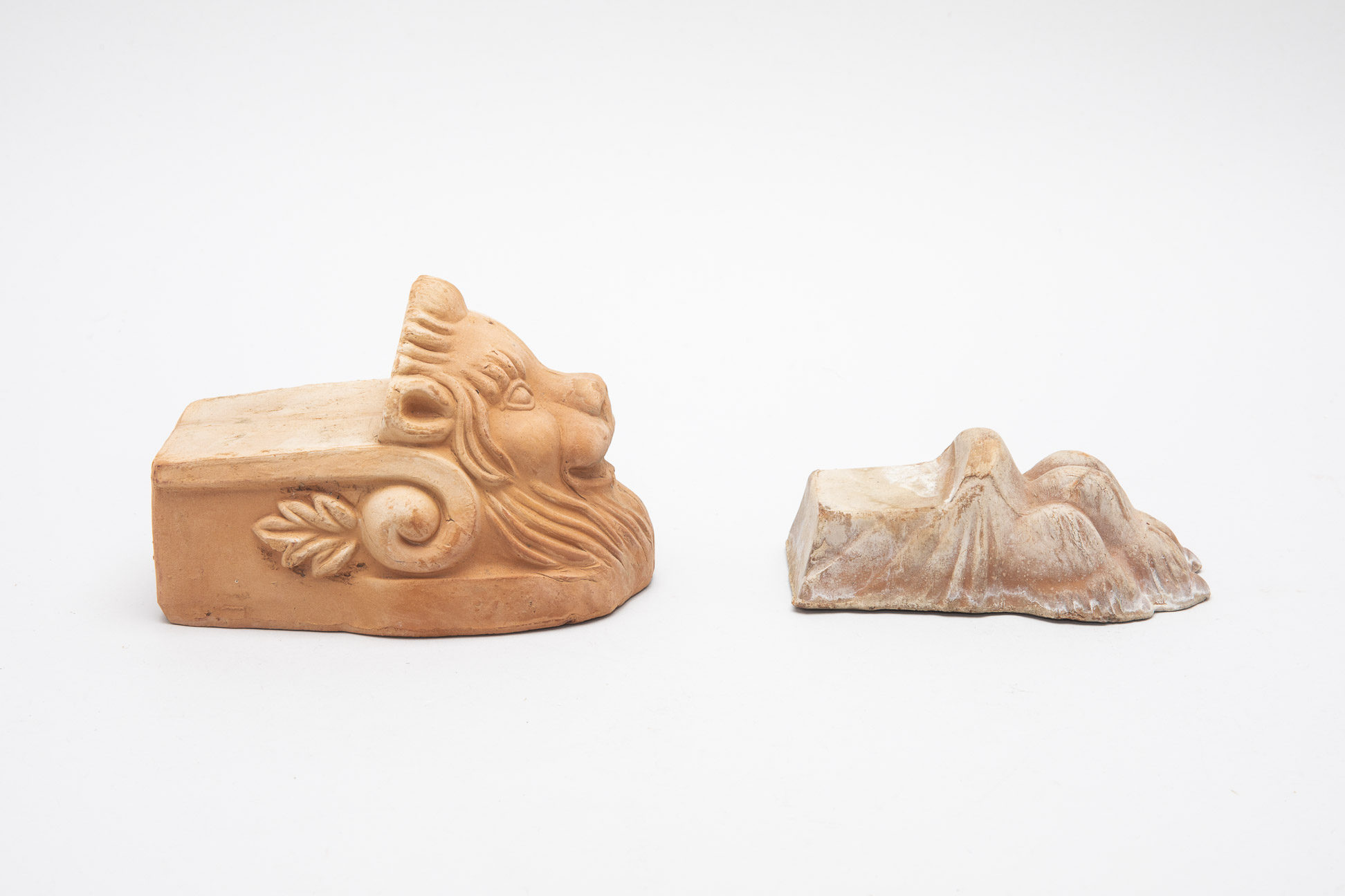 A GROUP OF ITALIAN TERRACOTTA LION HEAD AND FEET POT STANDS - Image 2 of 4