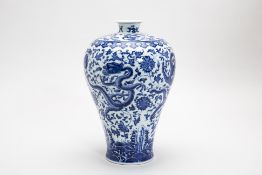 A BLUE AND WHITE PORCELAIN MEIPING VASE