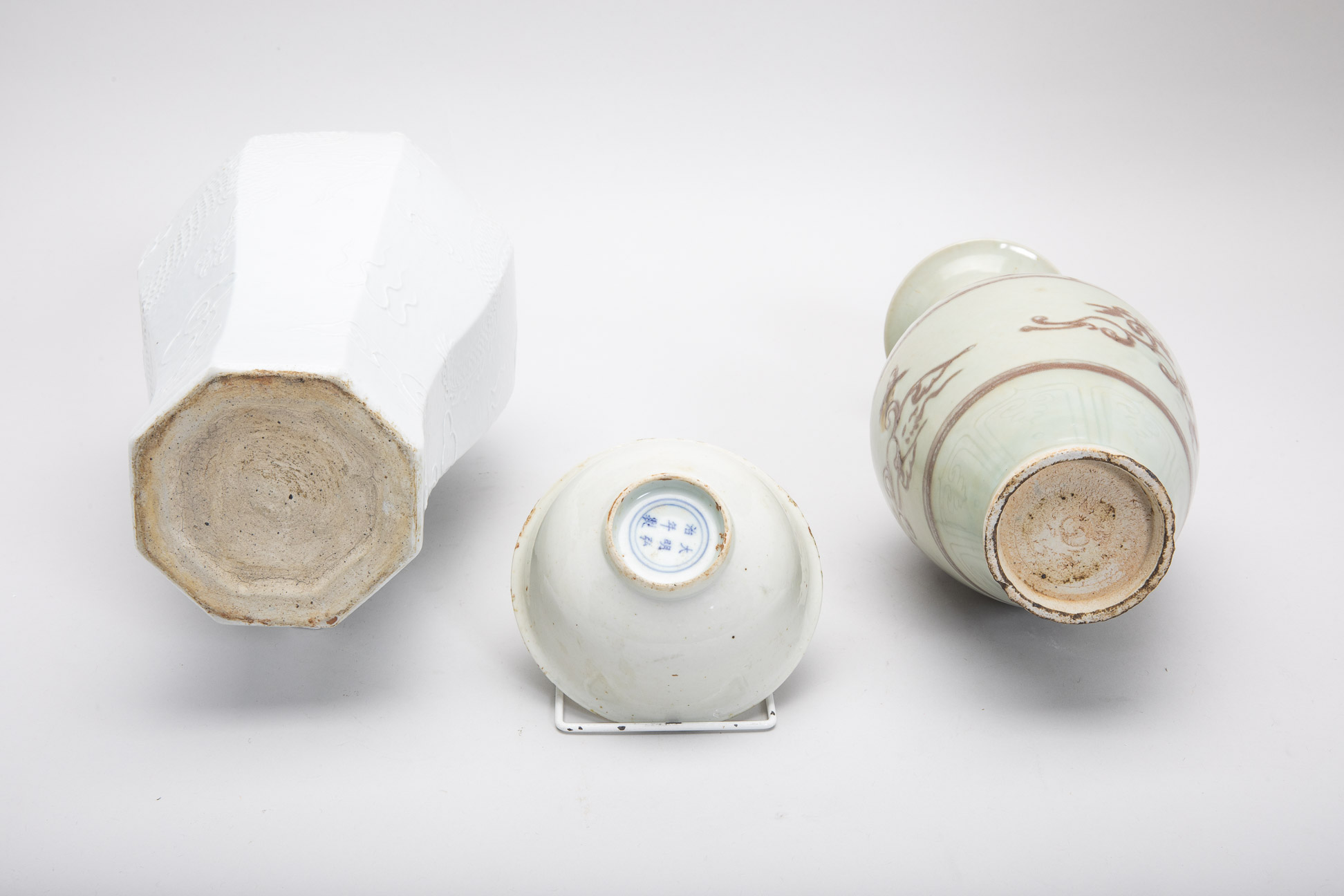 A GROUP OF CHINESE CERAMICS - Image 3 of 3