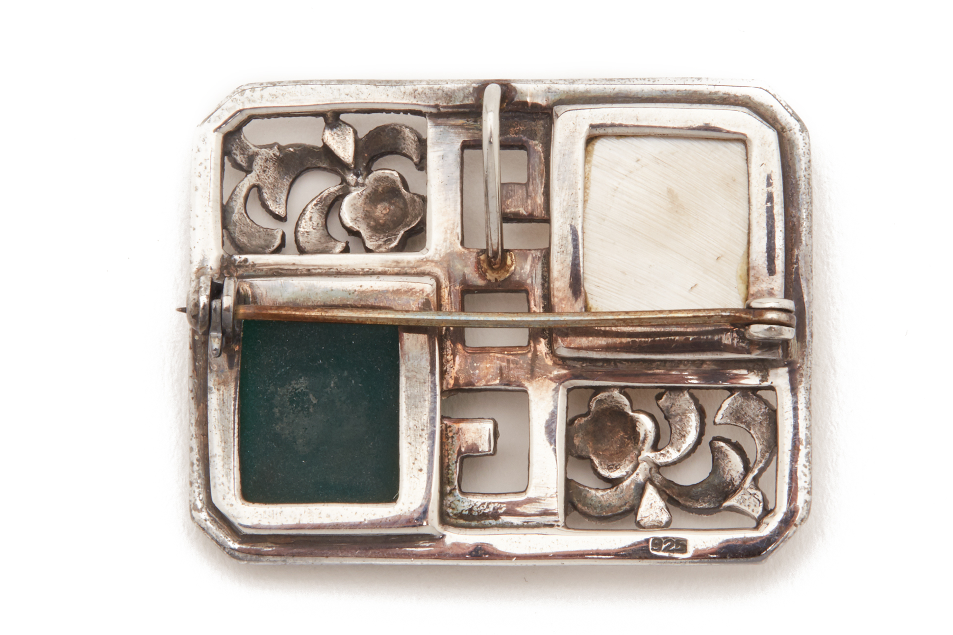 A MOTHER OF PEARL AND ONXY MARCASITE BROOCH - Image 2 of 2