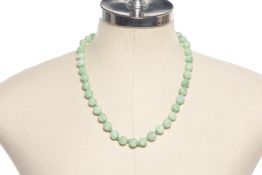 A JADE BEAD NECKLACE AND OTHER ITEMS