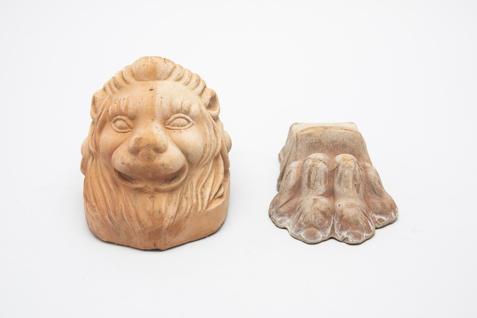 A GROUP OF ITALIAN TERRACOTTA LION HEAD AND FEET POT STANDS - Image 3 of 4