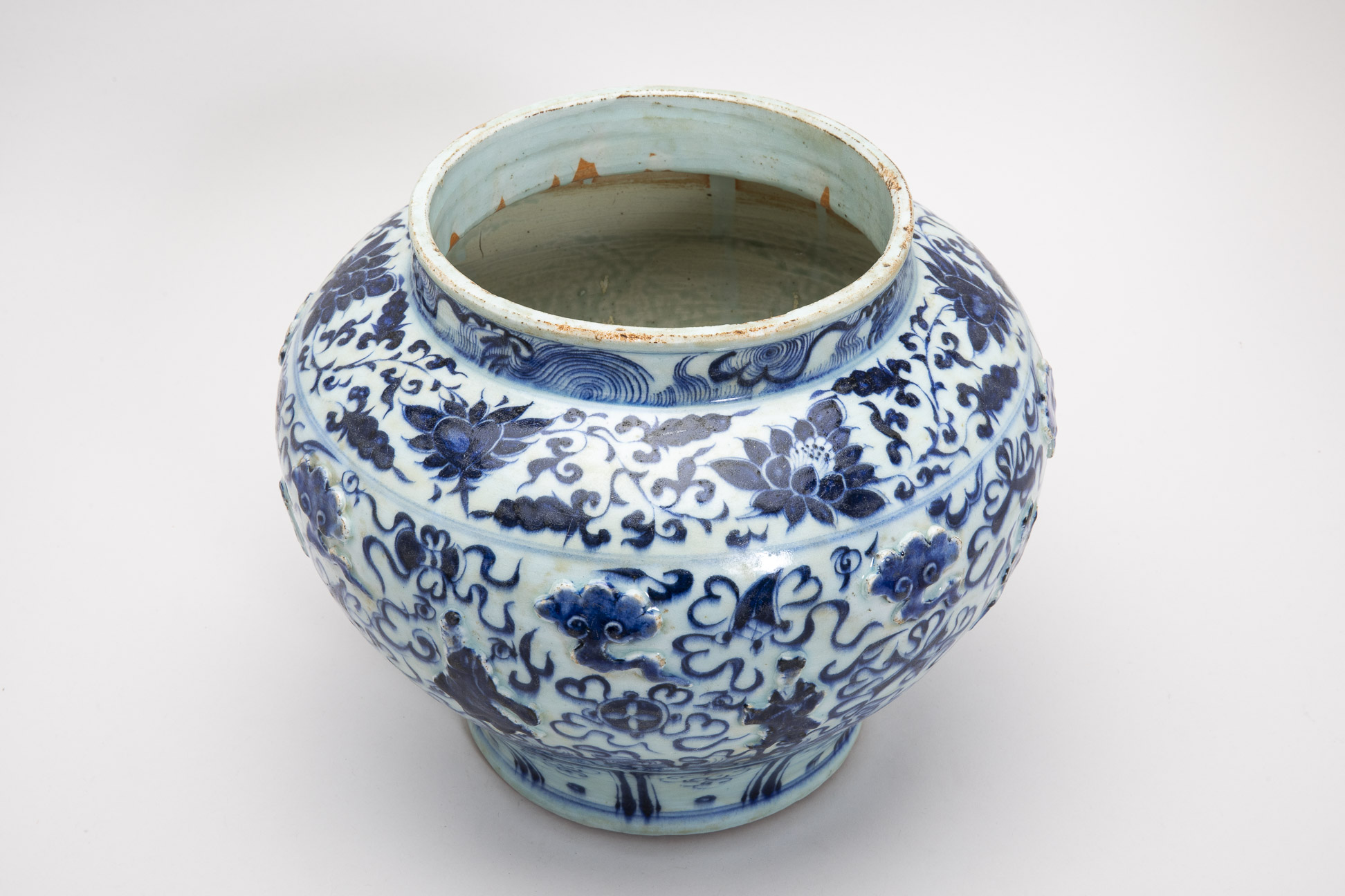 A BLUE AND WHITE PORCELAIN BALUSTER JAR - Image 2 of 3