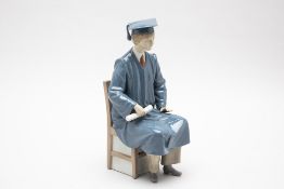 A LLADRO PORCELAIN FIGURE, 'BOY GRADUATE'