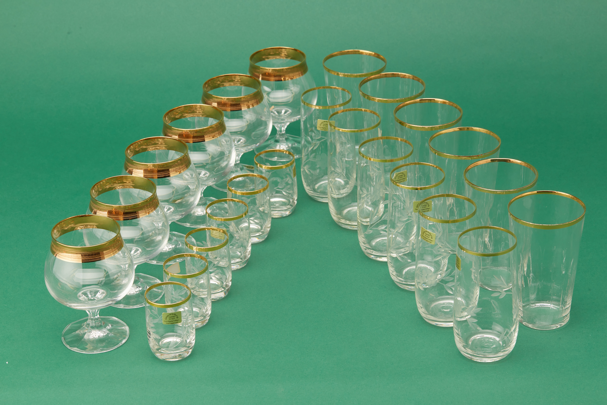 A QUANTITY OF GILT RIMMED GLASVEREDUNG GLASSWARE