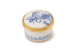 A ROYAL WORCESTER BLUE AND WHITE PILL BOX