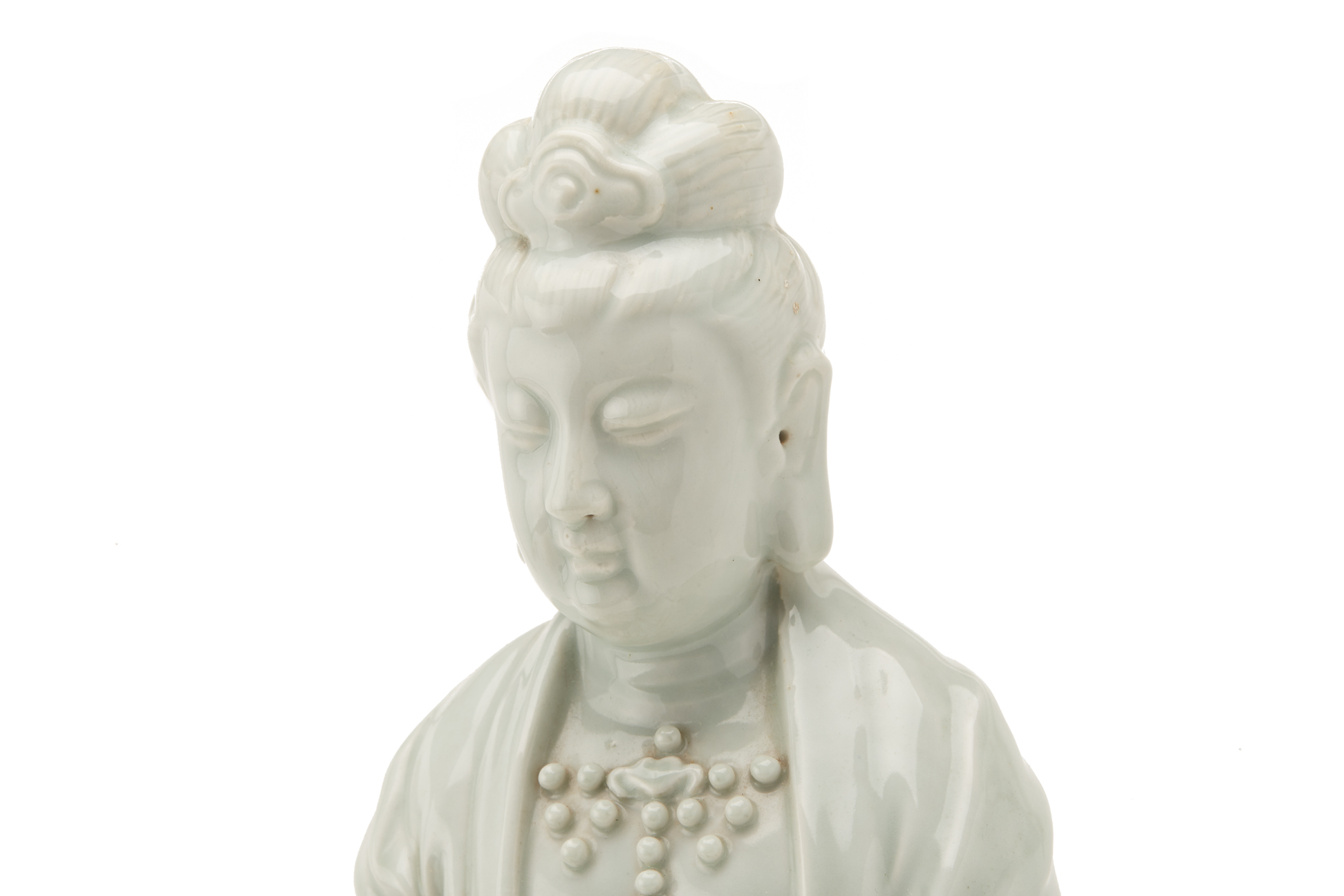 A CHINESE BLANC DE CHINE FIGURE OF GUANYIN - Image 3 of 4