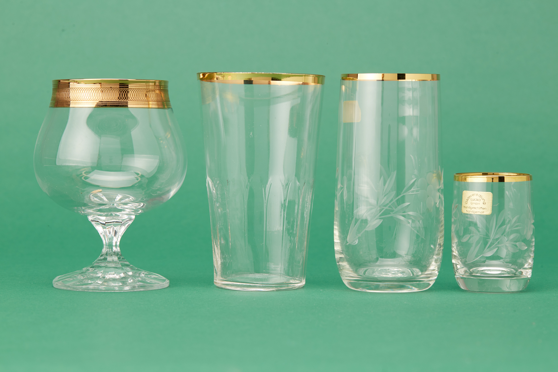 A QUANTITY OF GILT RIMMED GLASVEREDUNG GLASSWARE - Image 2 of 2