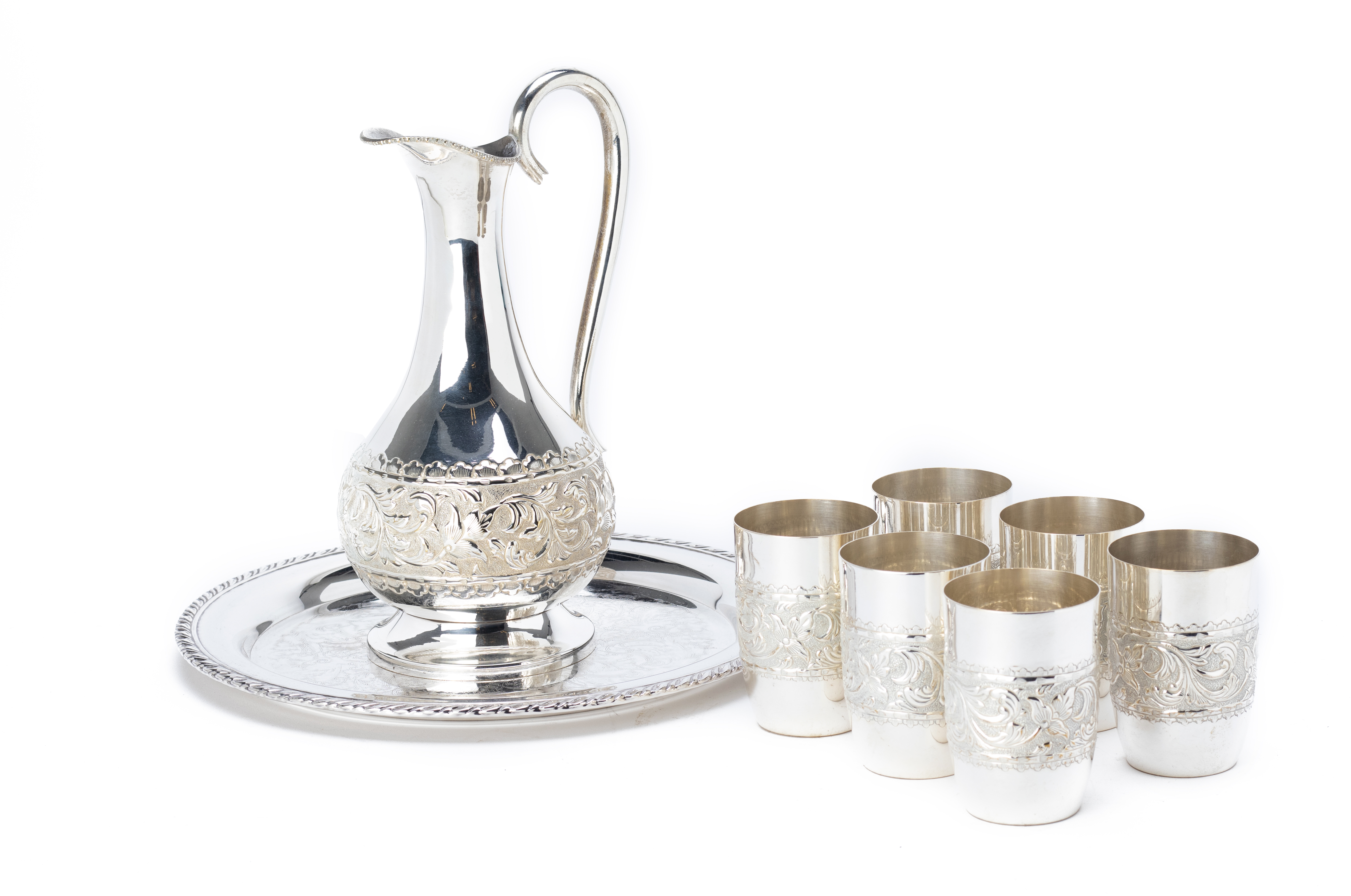 A SILVER PLATED PITCHER AND SET OF BEAKERS