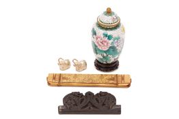 A GROUP OF ORIENTAL COLLECTABLES