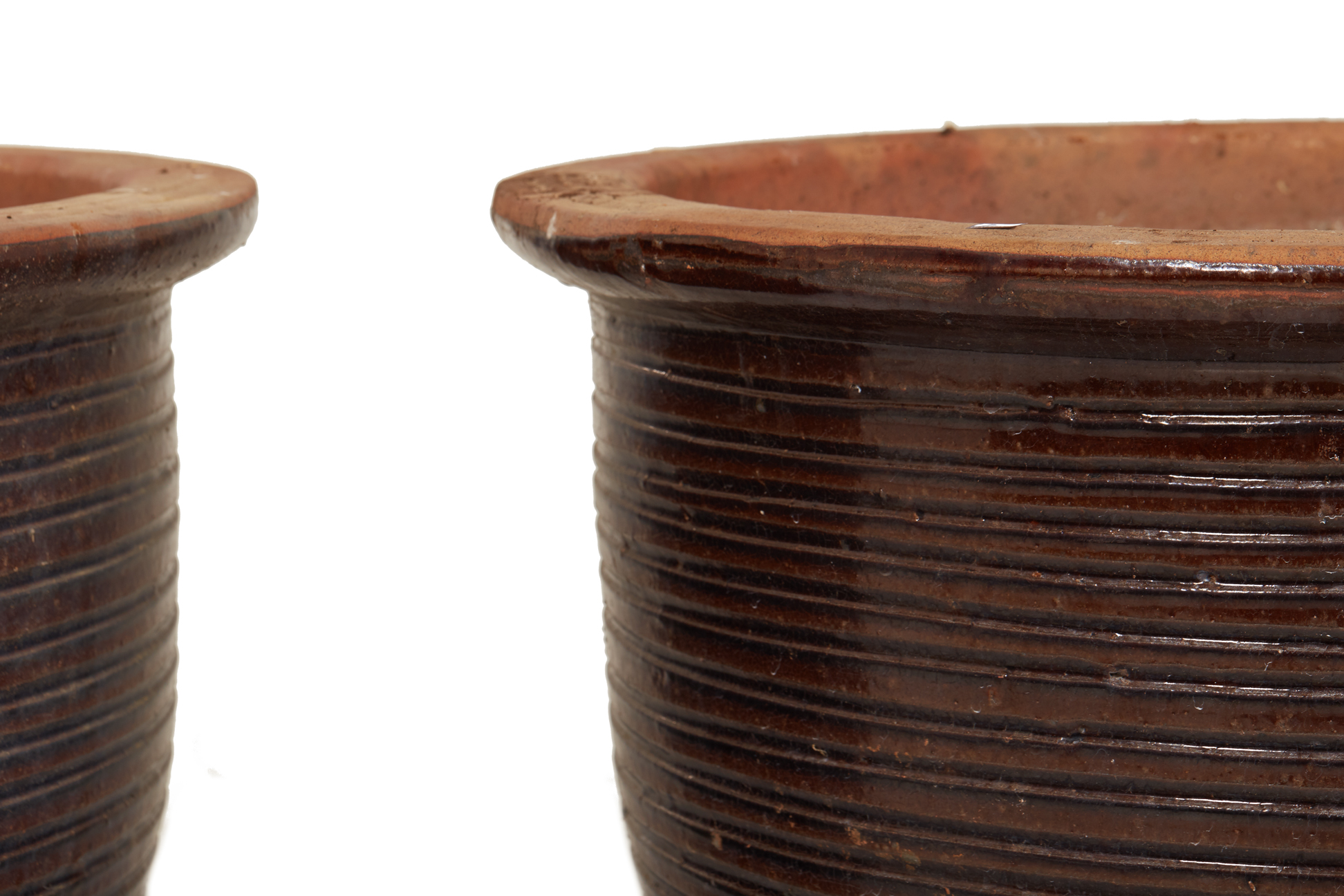 A LARGE PAIR OF TERRACOTTA POTS (3) - Image 2 of 2