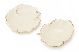 A PAIR OF JAPANESE PORCELAIN DISHES