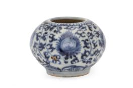 A BLUE AND WHITE PORCELAIN SPHERICAL VASE OR WATER POT