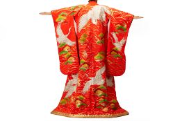 A JAPANESE EMBROIDERED SILK KIMONO