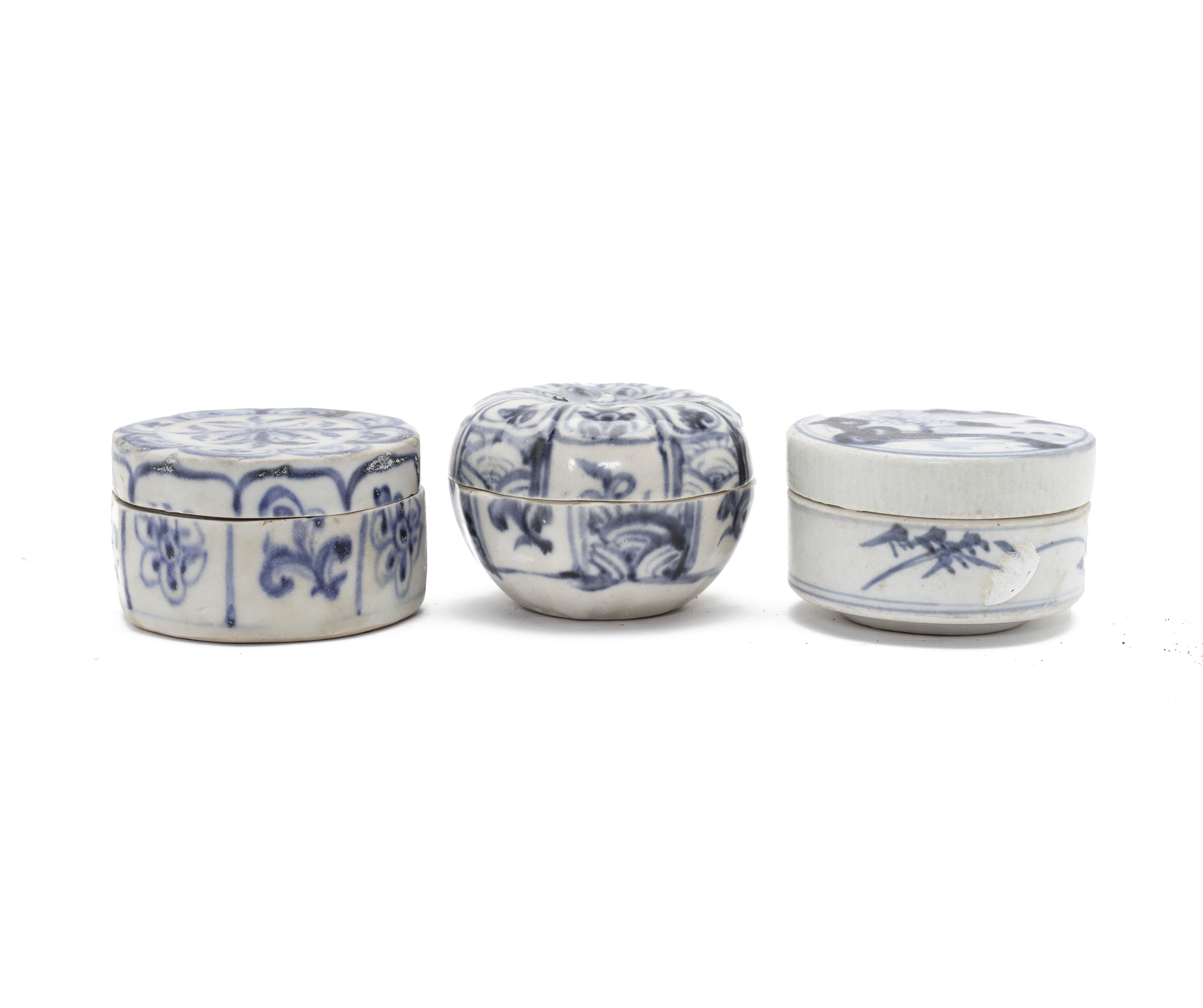 THREE VIETNAMESE BLUE AND WHITE BOXES - Image 2 of 4