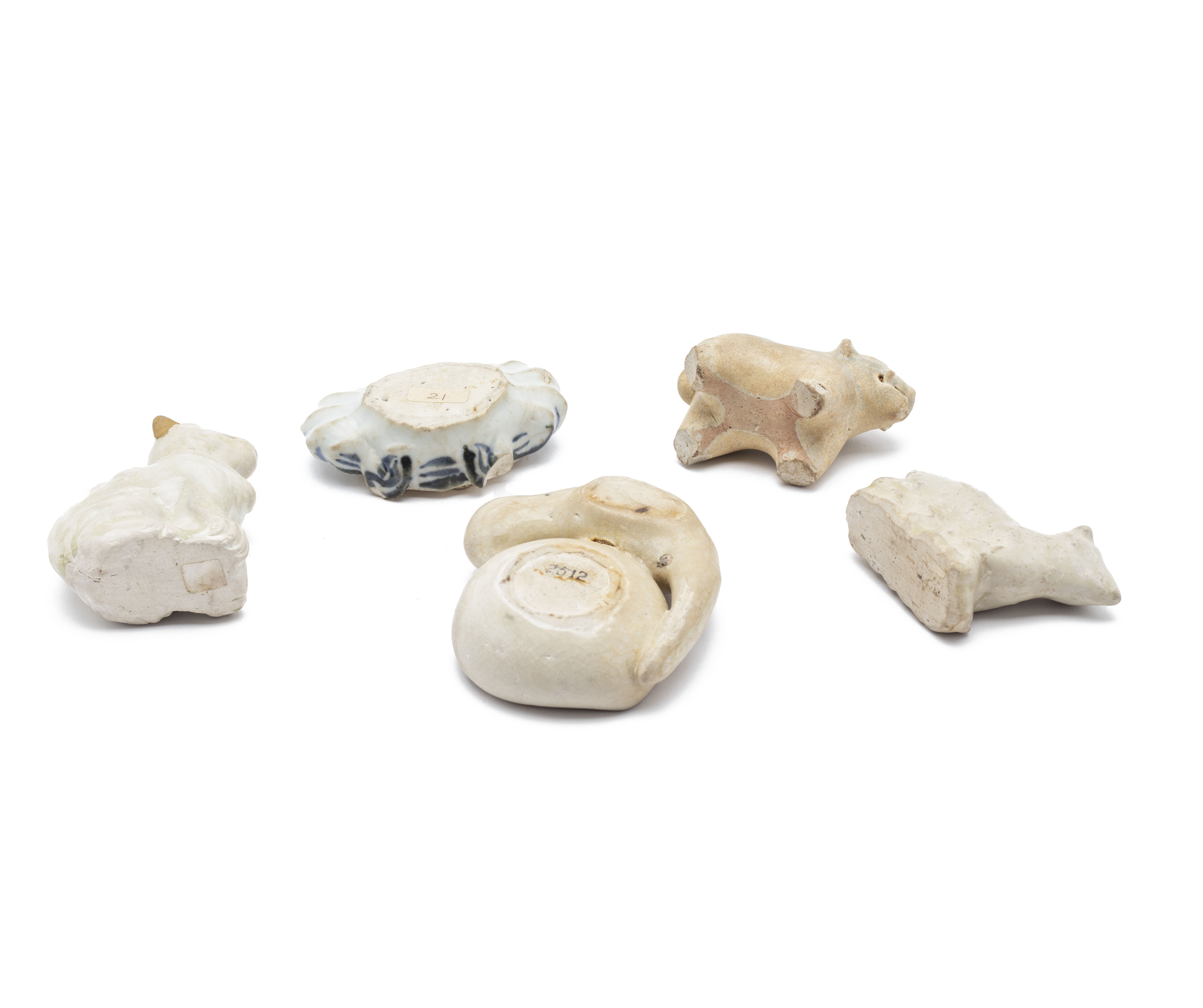 A GROUP OF SMALL ANIMAL CERAMIC FIGURES - Image 2 of 2