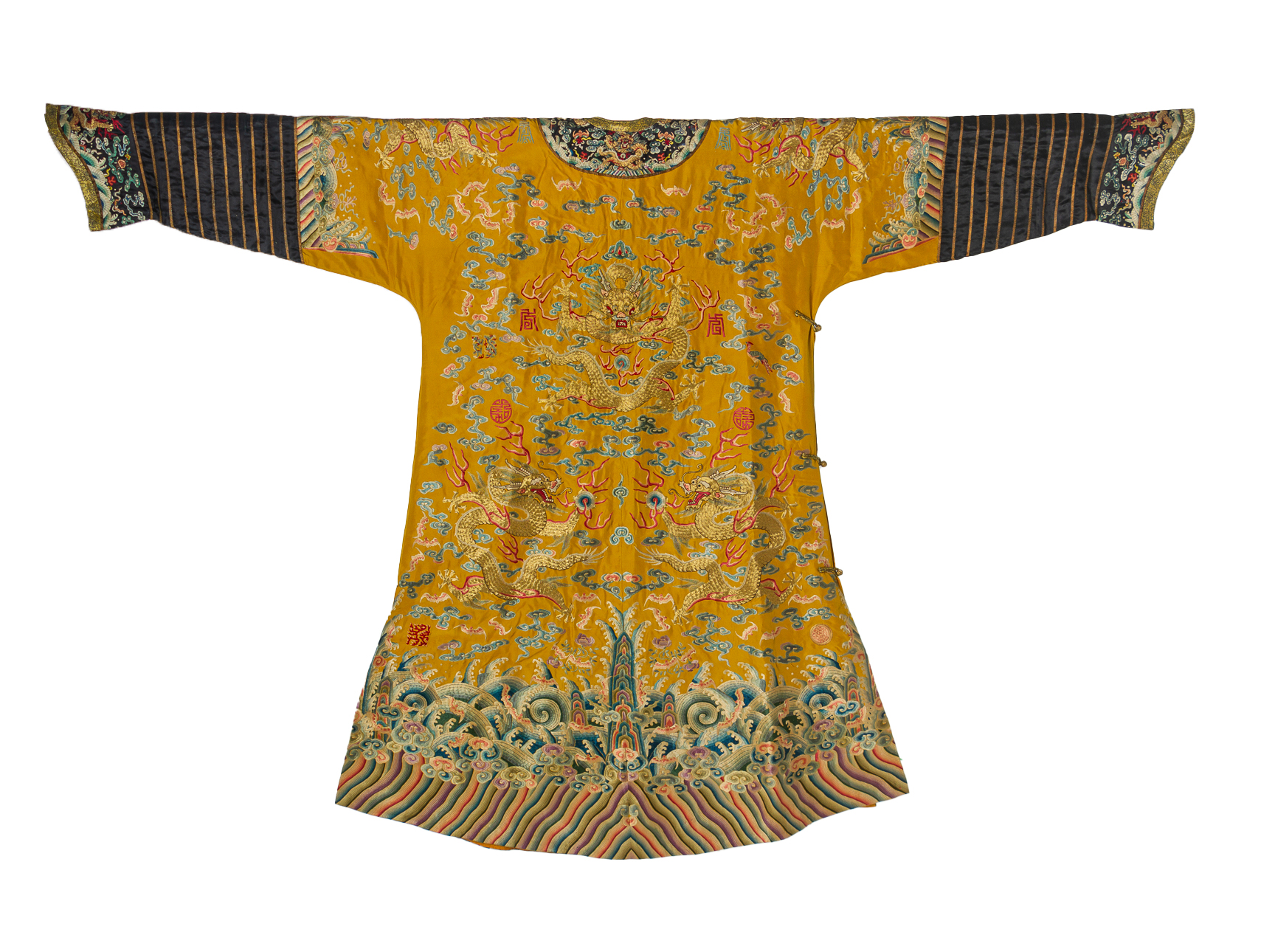 A CHINESE YELLOW EMBROIDERED SILK 'DRAGON' ROBE - Image 4 of 19