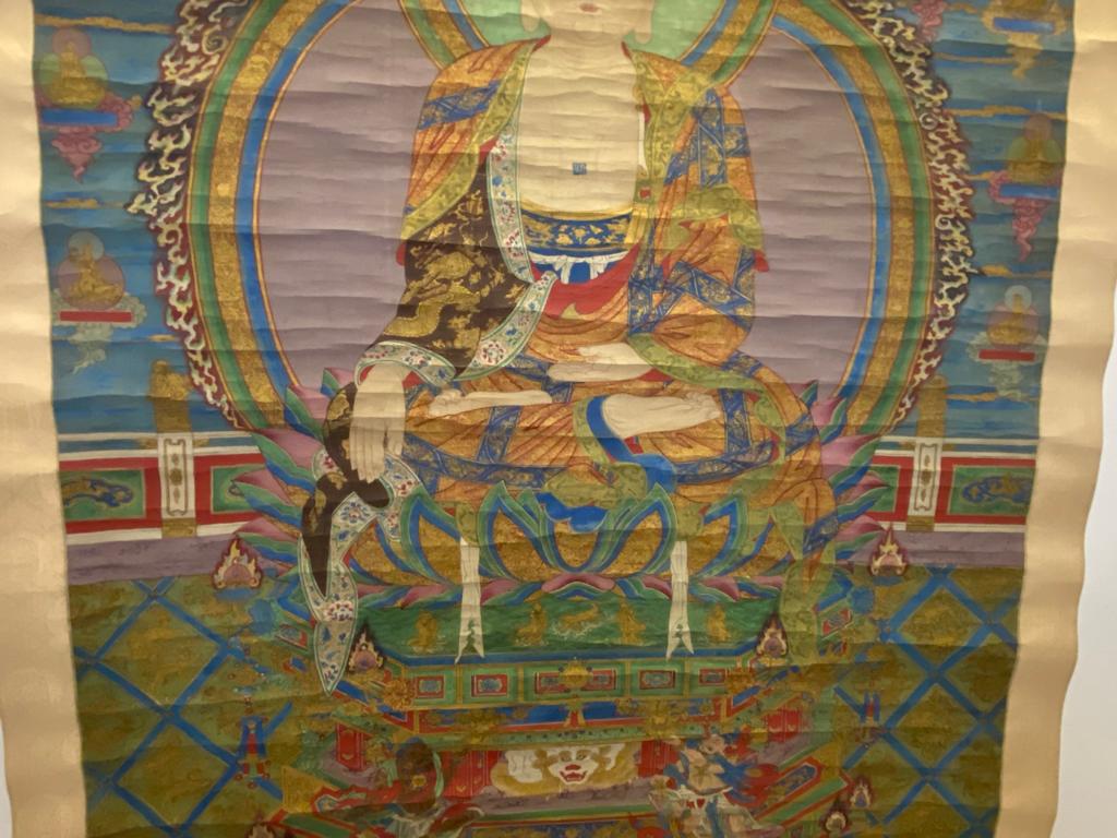 A LARGE TIBETAN THANGKA OF BUDDHA - Image 8 of 16