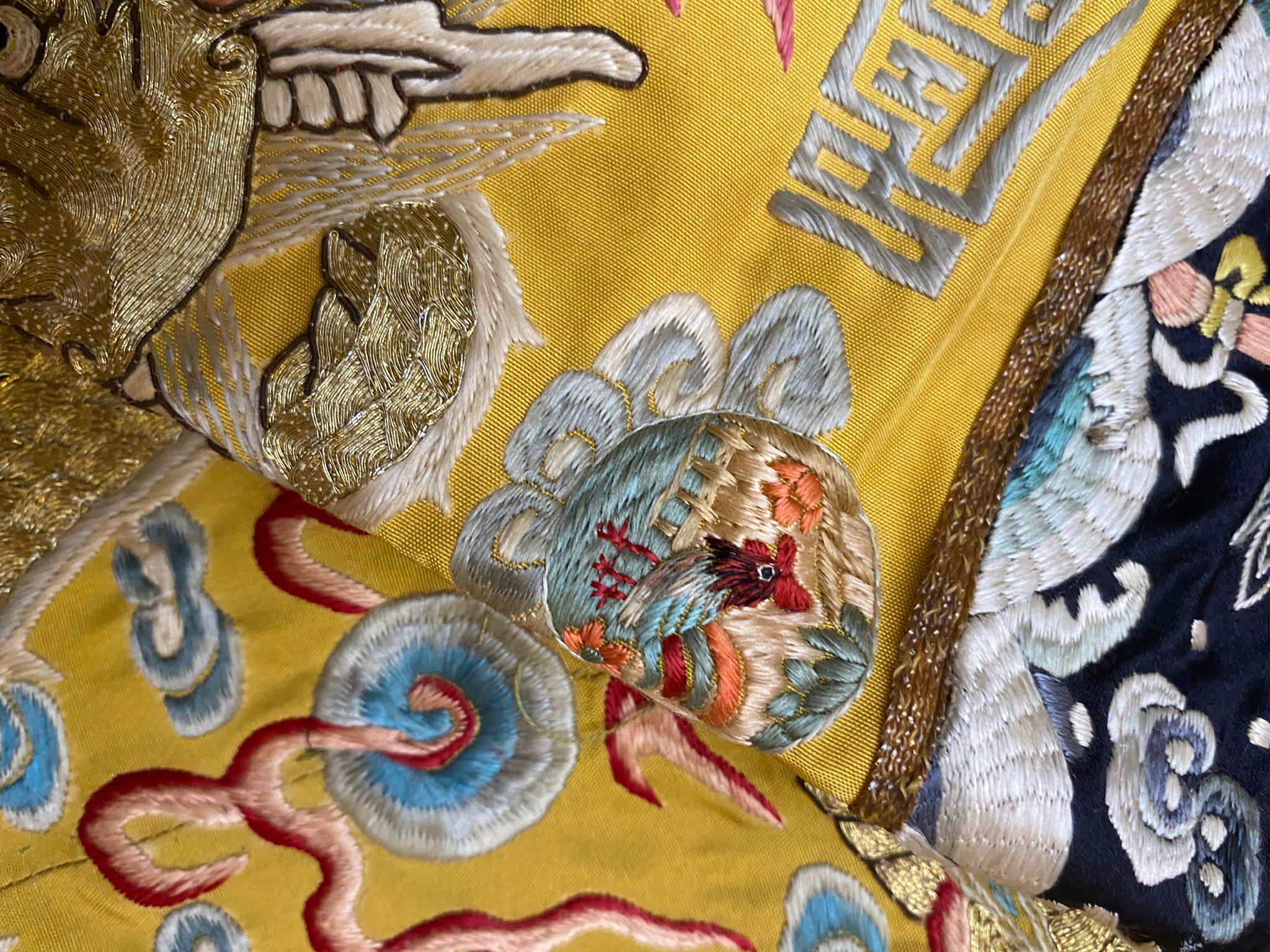 A CHINESE YELLOW EMBROIDERED SILK 'DRAGON' ROBE - Image 16 of 19