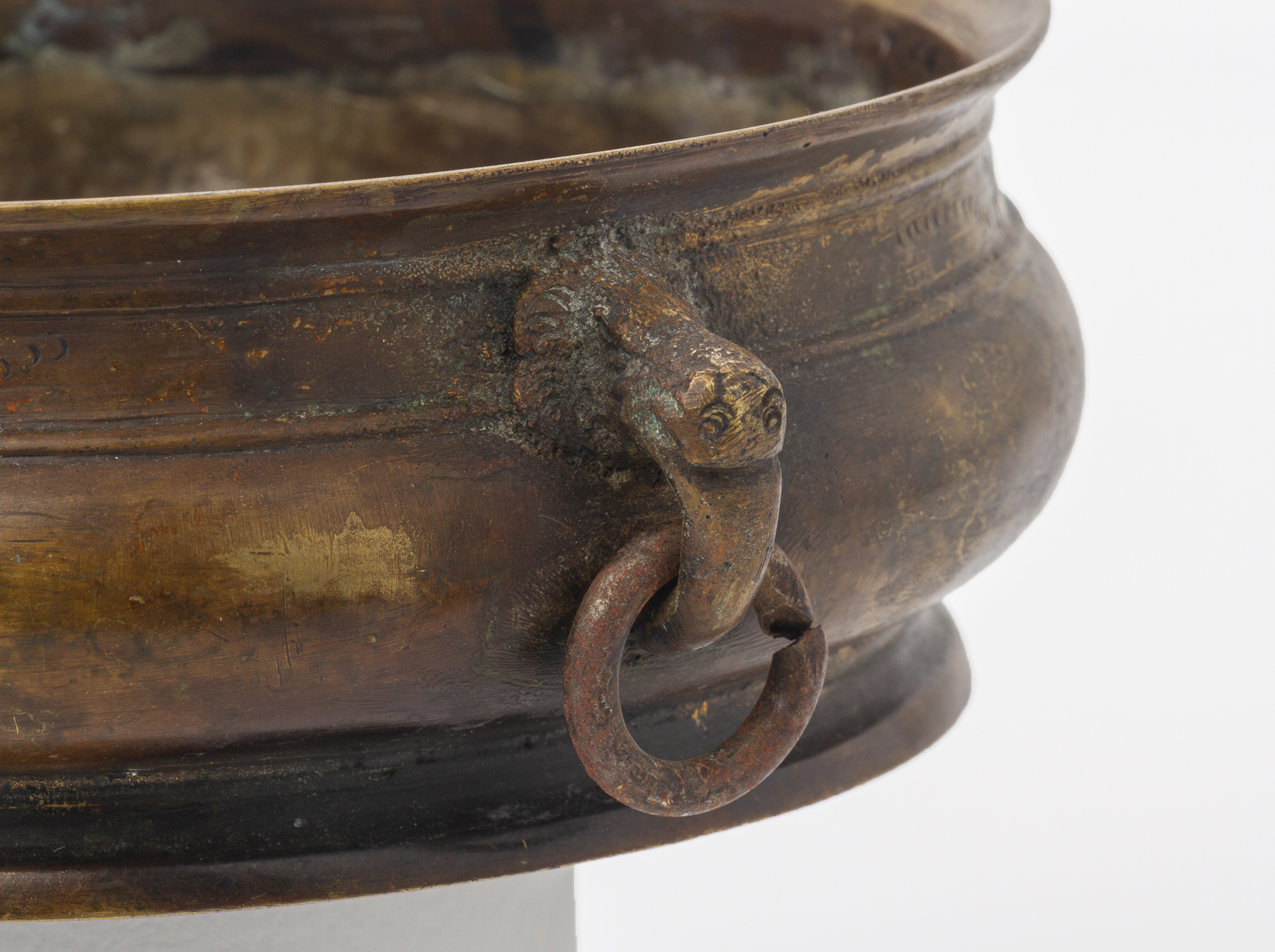 TWO CHINESE BRONZE TWIN HANDLED CENSERS - Image 5 of 5